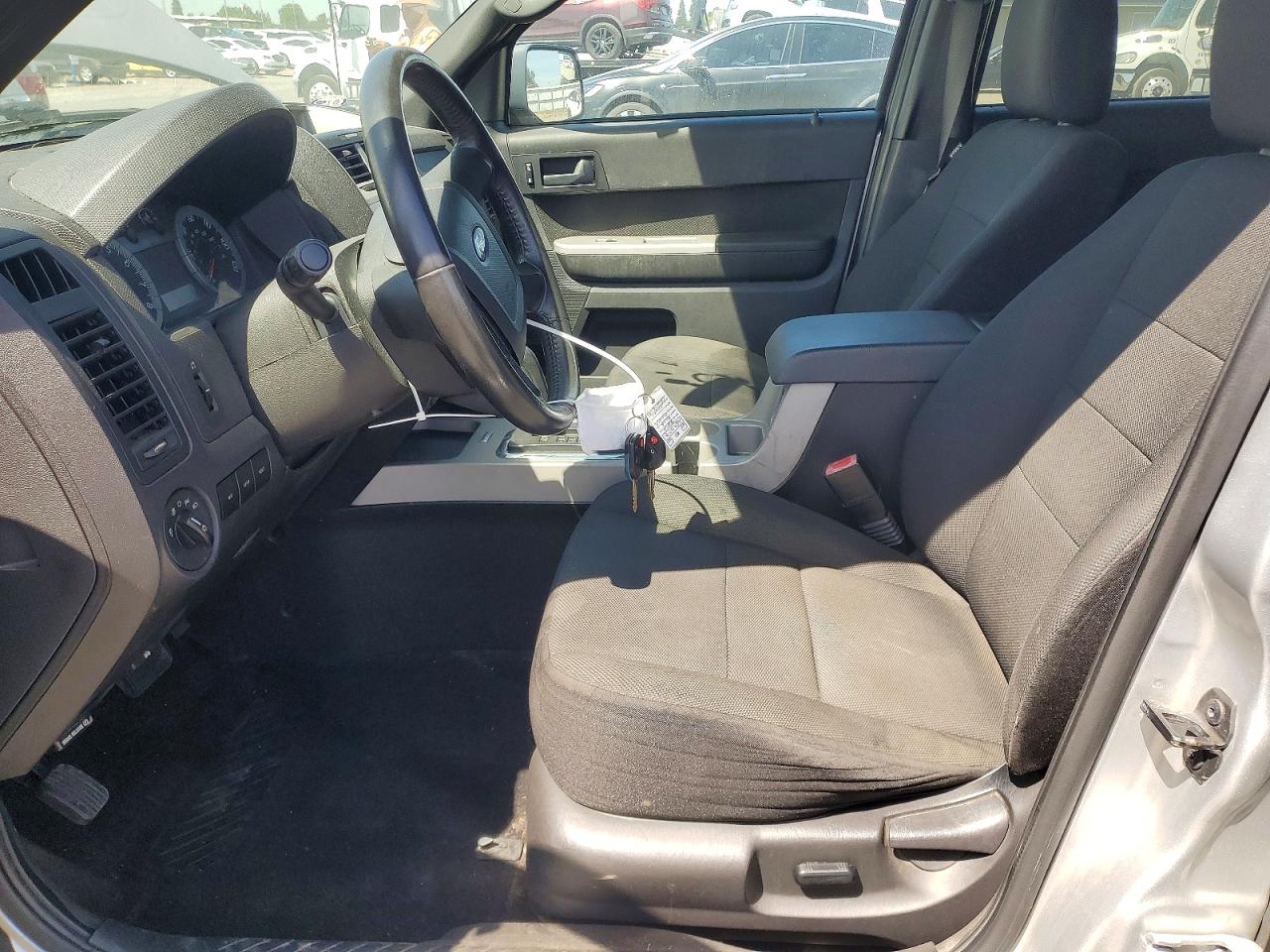 2010 Ford Escape Xlt White vin: 1FMCU0DGXAKA64038