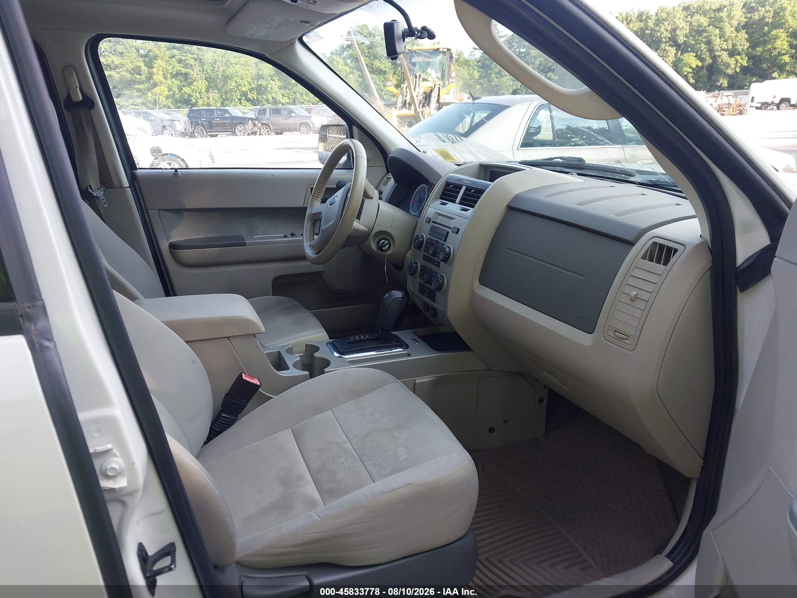 2010 Ford Escape Xlt White vin: 1FMCU0DGXAKD41934