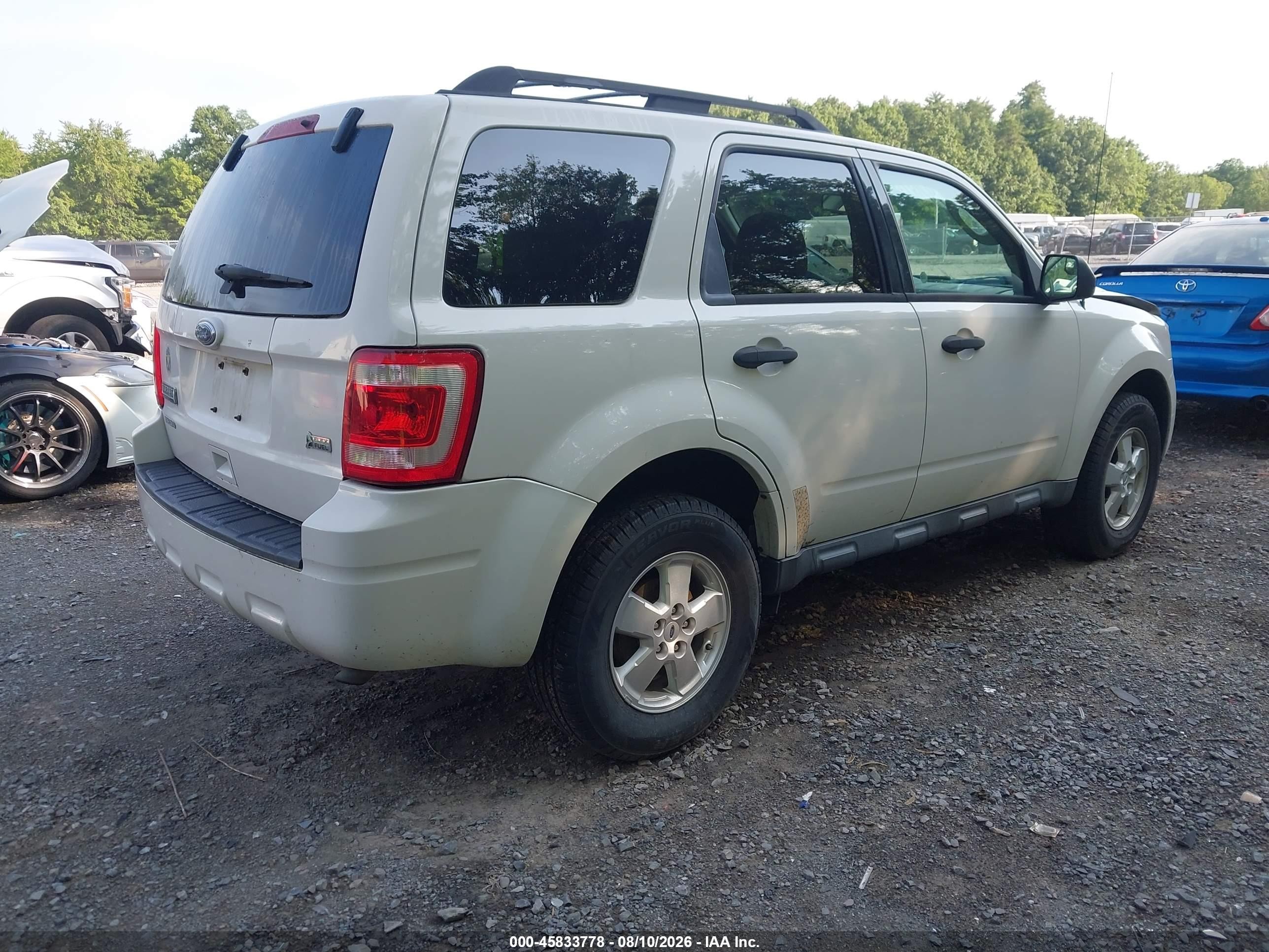 2010 Ford Escape Xlt White vin: 1FMCU0DGXAKD41934