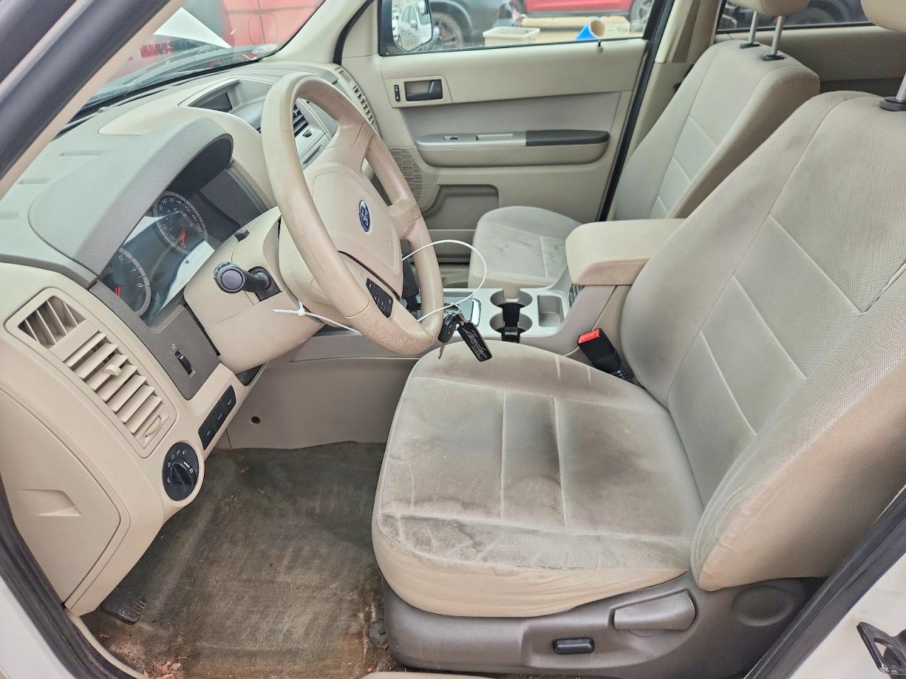 2011 Ford Escape Xlt White vin: 1FMCU0DGXBKA24074