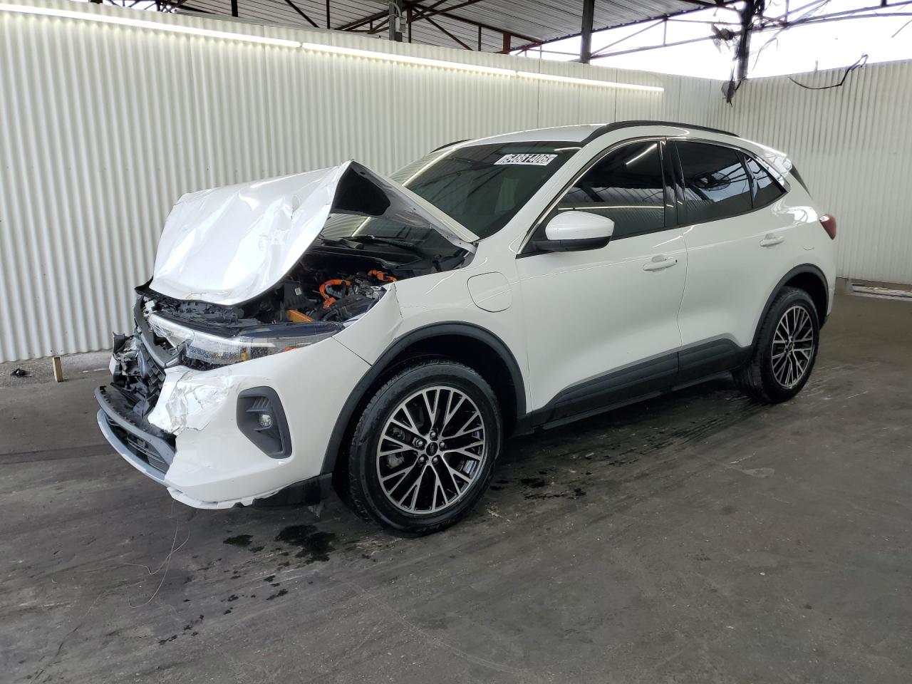 2023 Ford Escape White vin: 1FMCU0E11PUA61245 Damage: Left Front Fender, Dent(S) W/ Paint Dmg, > 12 Inches