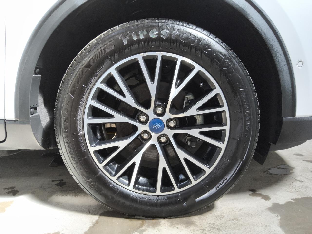 2023 Ford Escape White vin: 1FMCU0E11PUB06264 Damage: Right Front Wheel, Curb Rash, 4 To 5 Inches