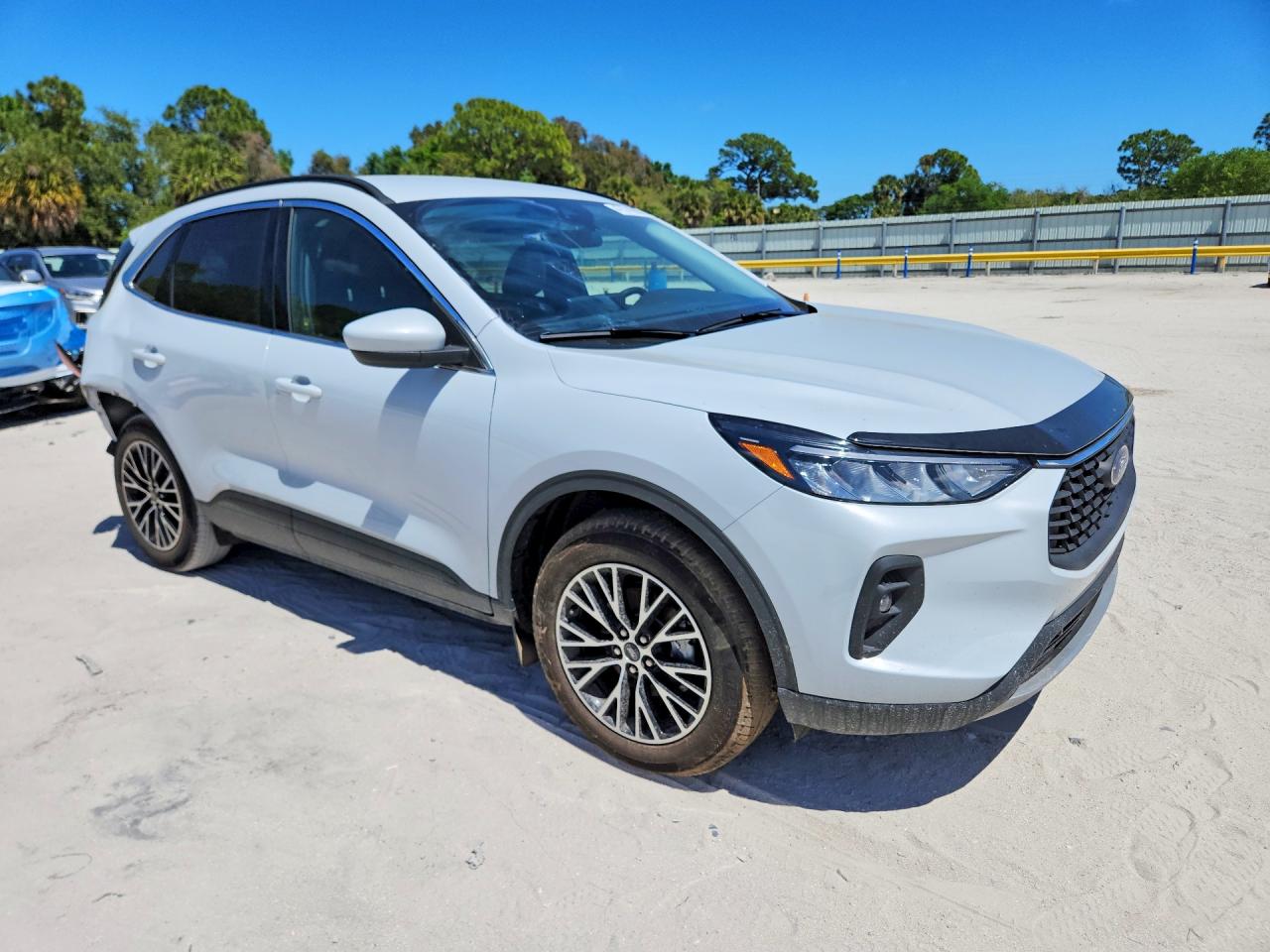 2025 Ford Escape Gray vin: 1FMCU0E15SUB49840