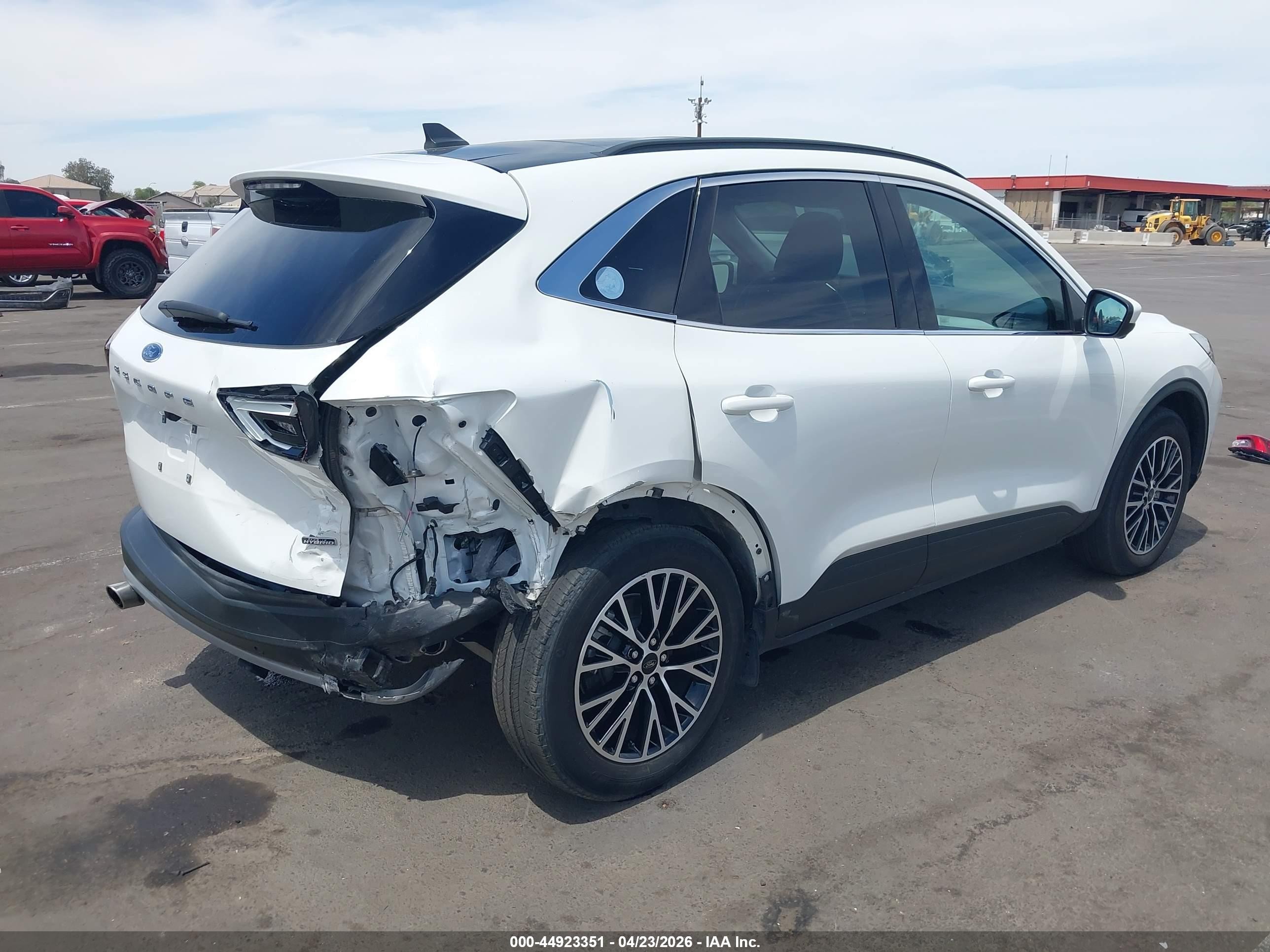 2024 Ford Escape Phev White vin: 1FMCU0E16RUA15381