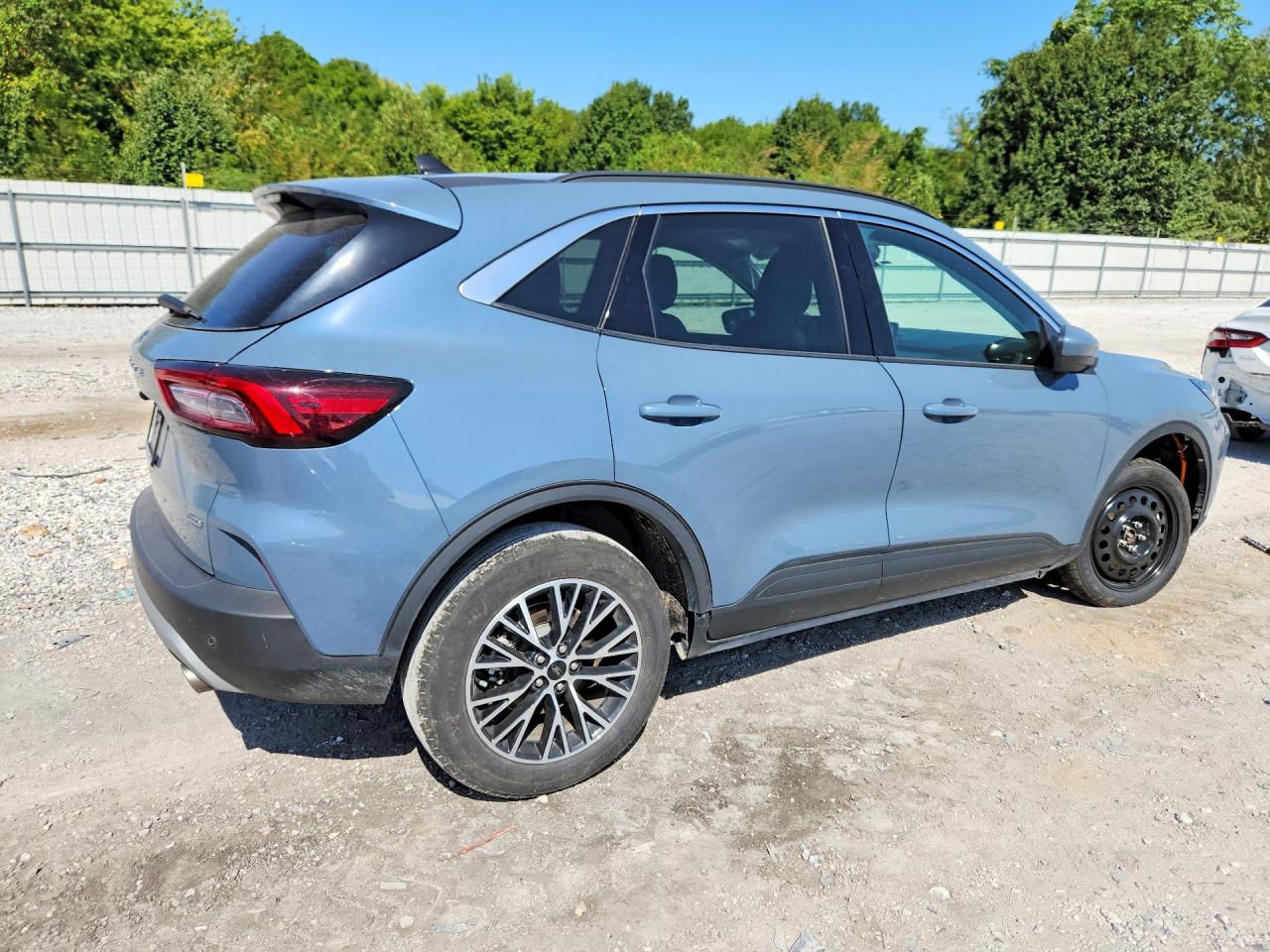 2024 Ford Escape Синий vin: 1FMCU0E19RUB60673