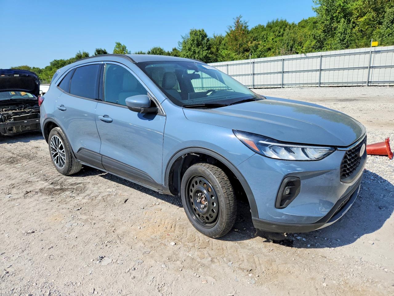 2024 Ford Escape Синий vin: 1FMCU0E19RUB60673