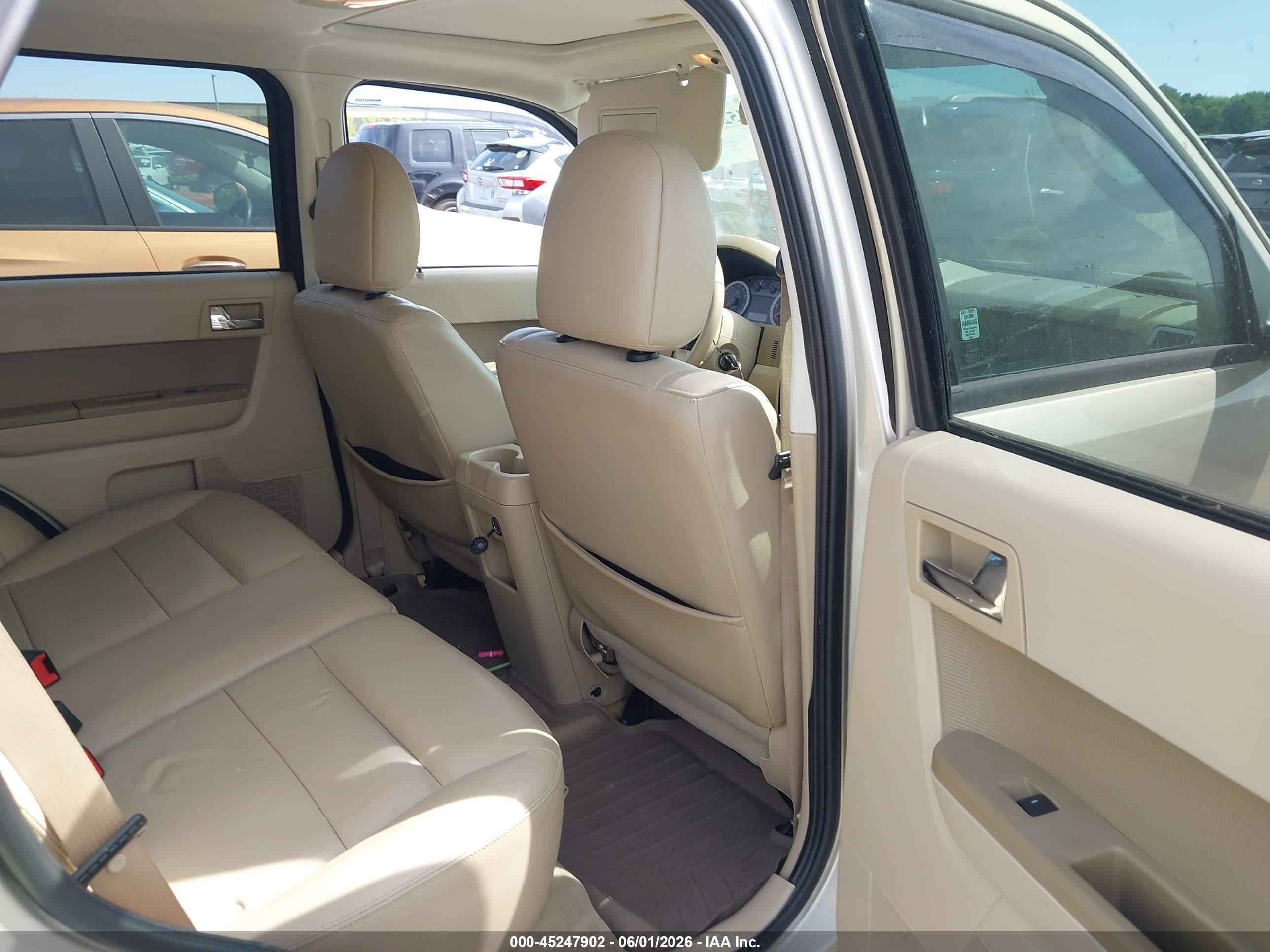 2011 Ford Escape Limited Серебряный vin: 1FMCU0E70BKA81169