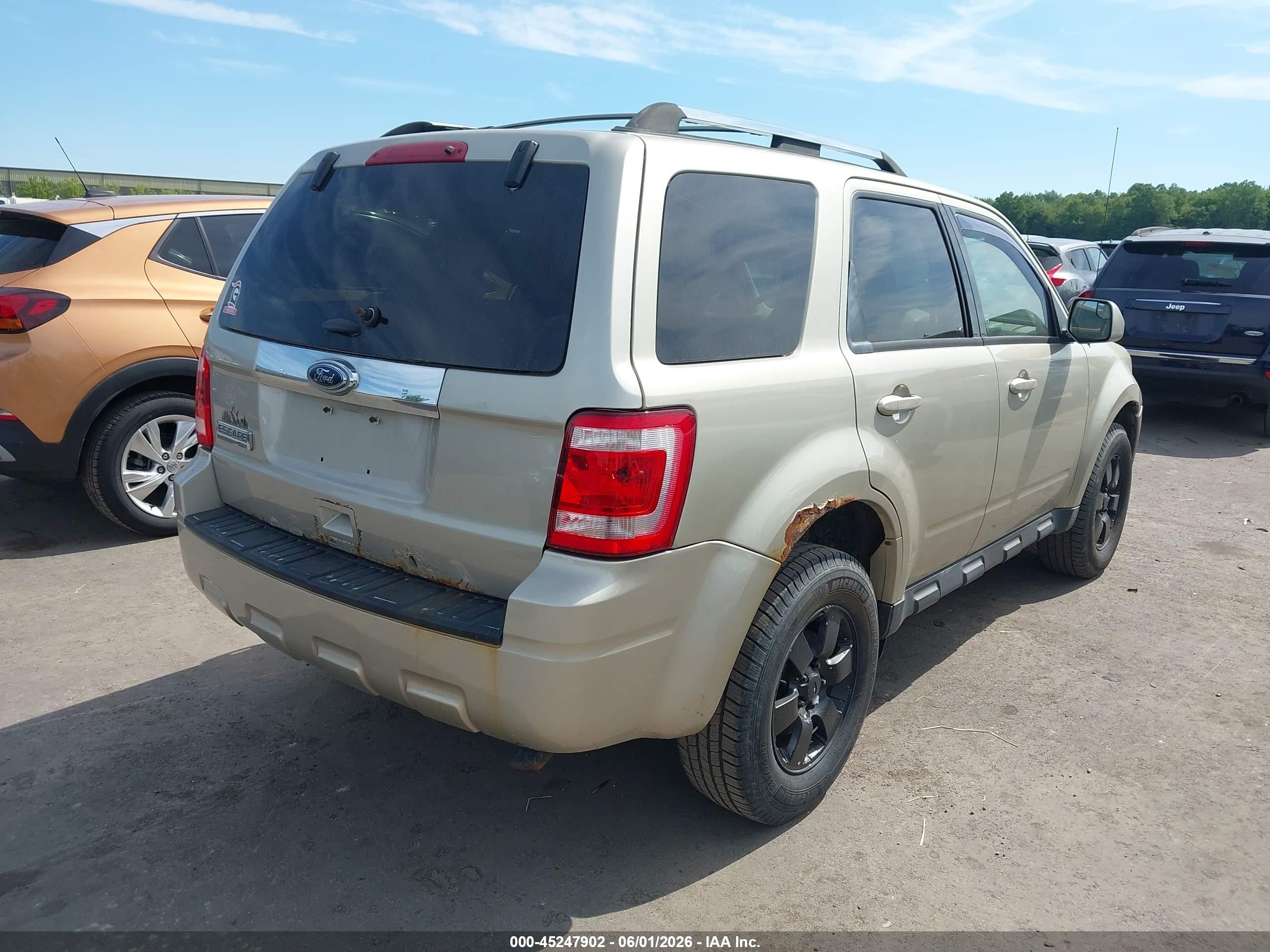 2011 Ford Escape Limited Серебряный vin: 1FMCU0E70BKA81169