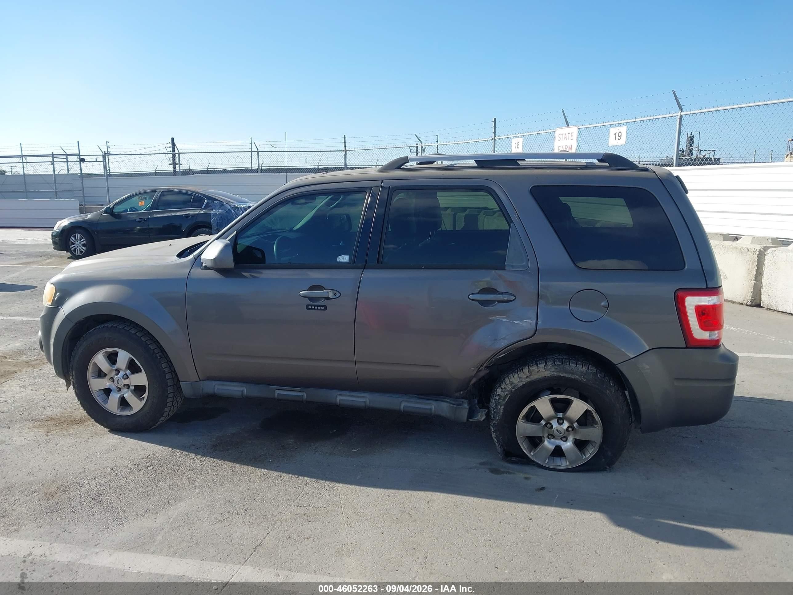 2011 Ford Escape Limited Gray vin: 1FMCU0E70BKB00092