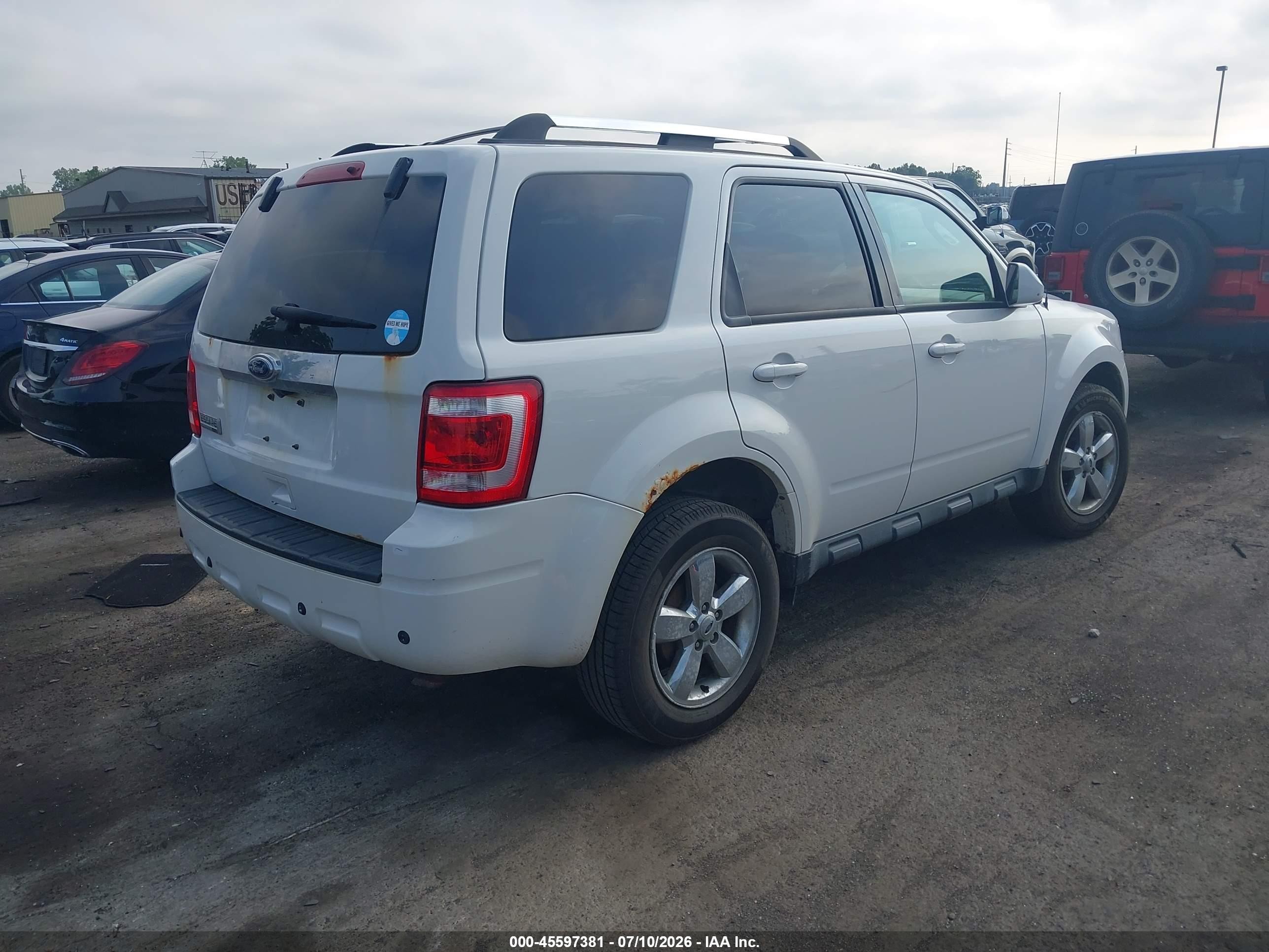 2010 Ford Escape Limited White vin: 1FMCU0E72AKD05721