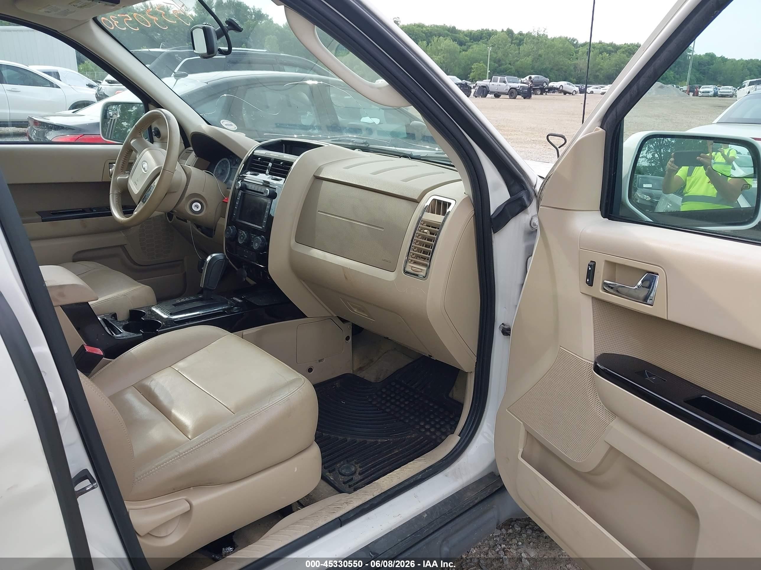 2011 Ford Escape Limited White vin: 1FMCU0E73BKB02497