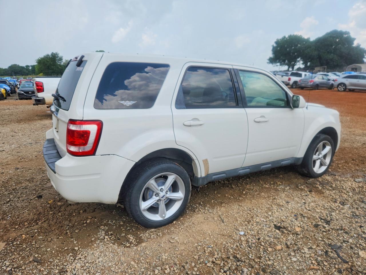 2011 Ford Escape Limited White vin: 1FMCU0E75BKA63363