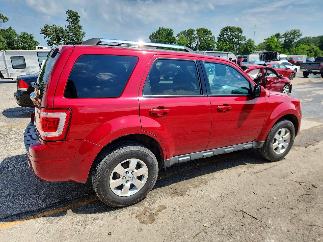 2011 Ford Escape Limited Red vin: 1FMCU0E75BKB33427