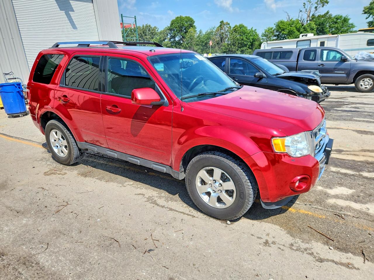 2011 Ford Escape Limited Red vin: 1FMCU0E75BKB33427