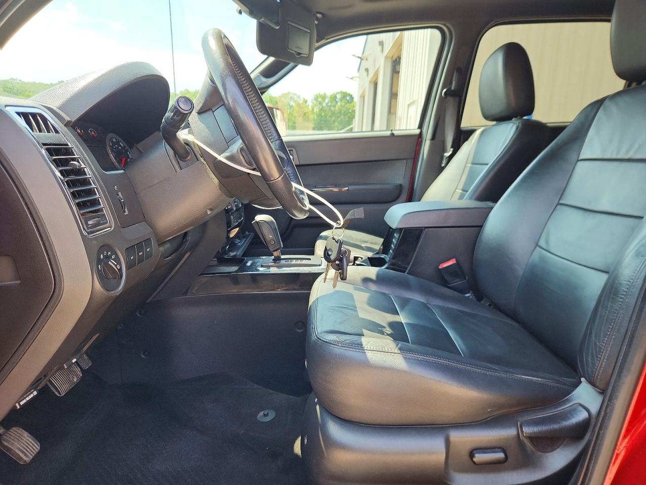 2011 Ford Escape Limited Red vin: 1FMCU0E75BKB33427