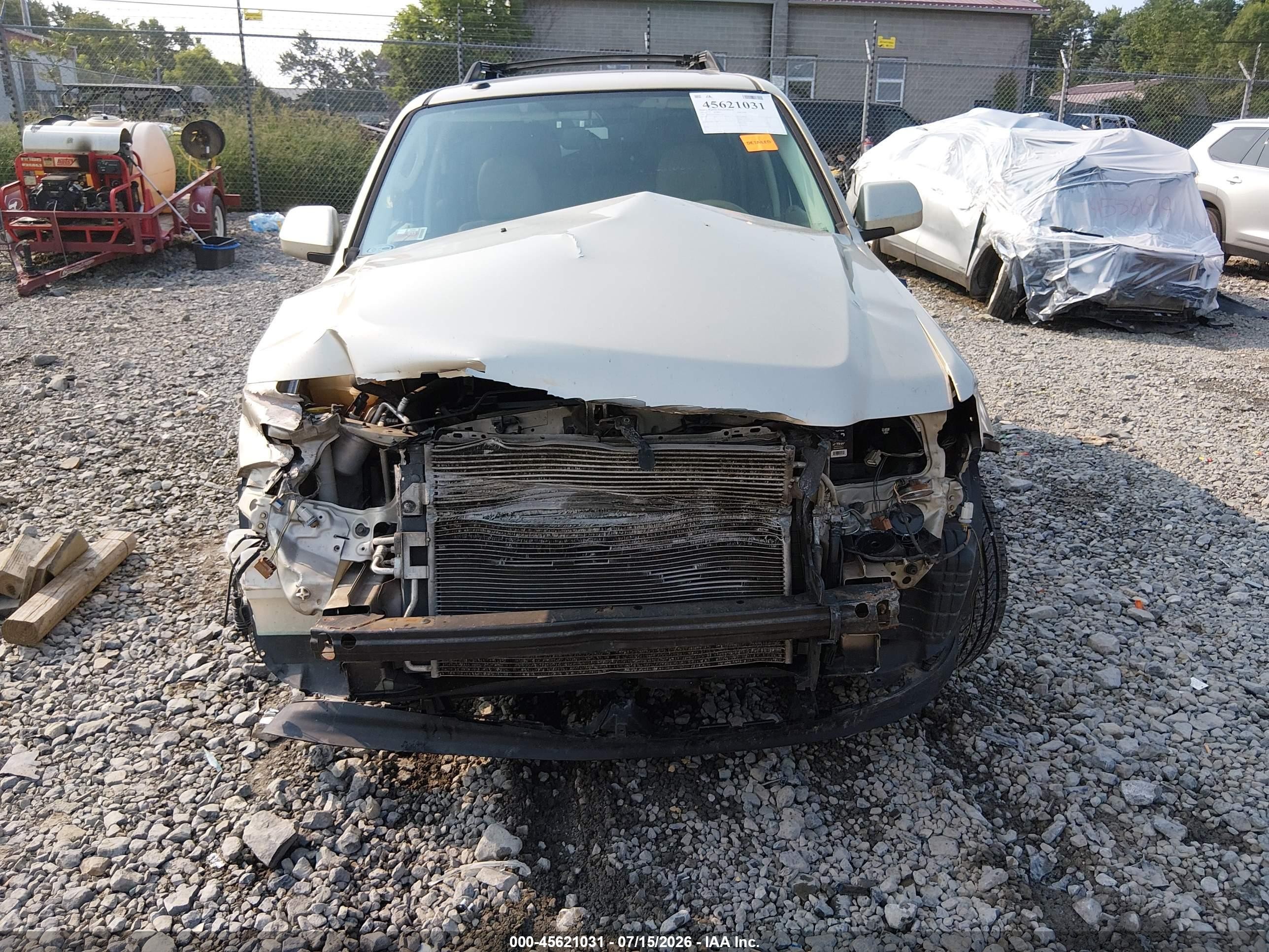 2012 Ford Escape Limited Золотой vin: 1FMCU0E75CKC37191