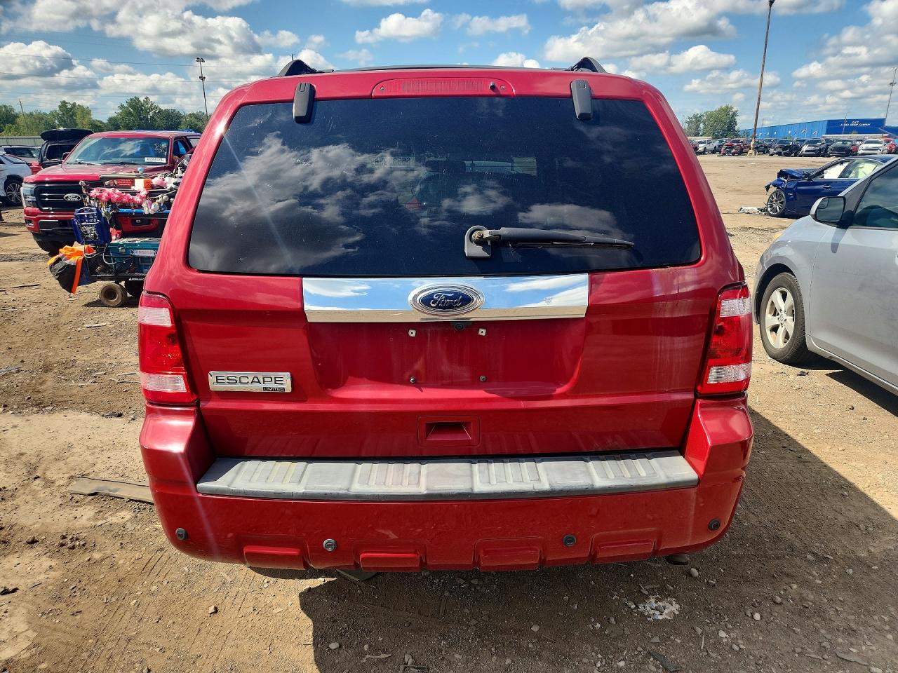 2010 Ford Escape Limited Red vin: 1FMCU0E77AKC95199