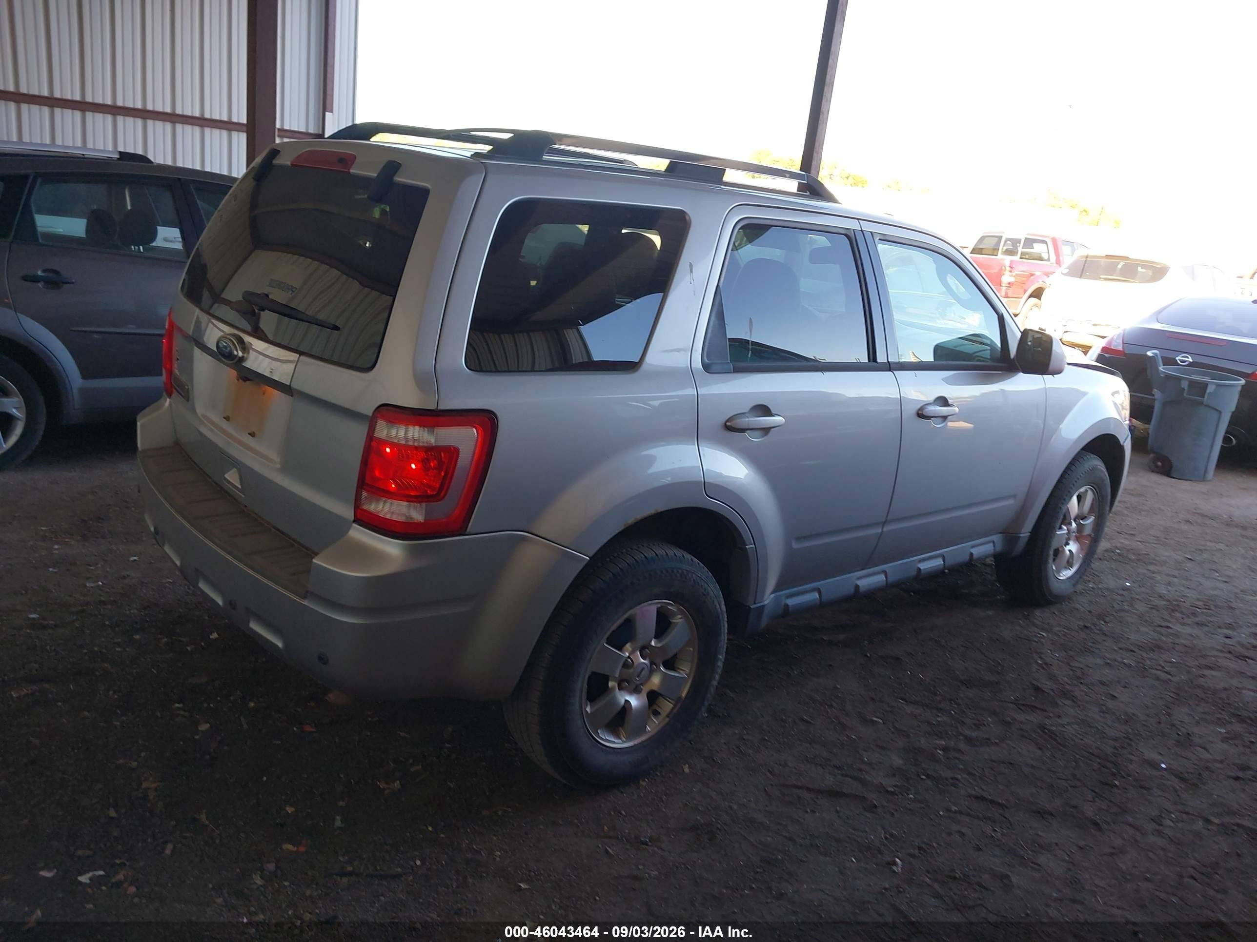 2011 Ford Escape Limited Серебряный vin: 1FMCU0E77BKB12773