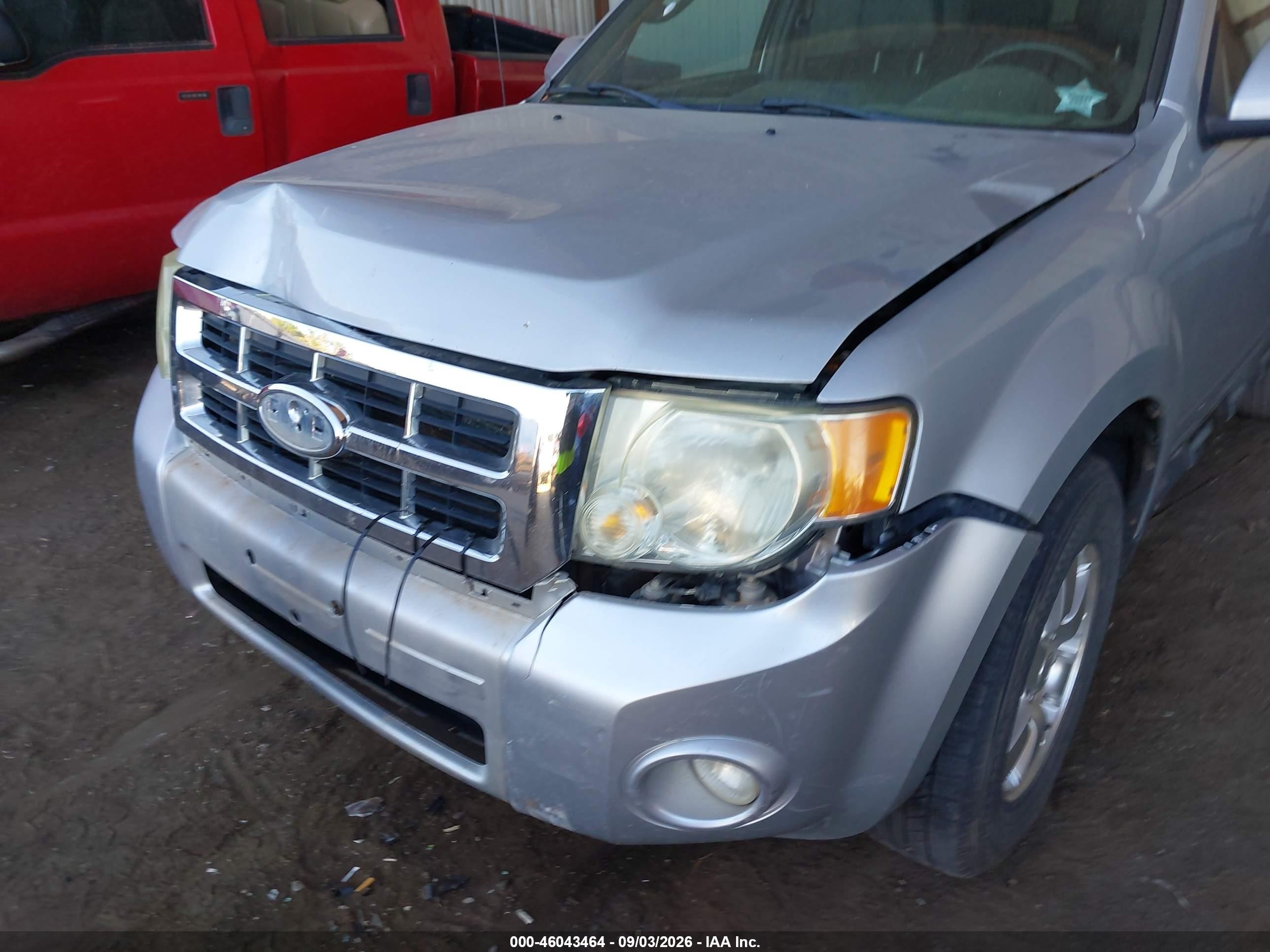 2011 Ford Escape Limited Серебряный vin: 1FMCU0E77BKB12773