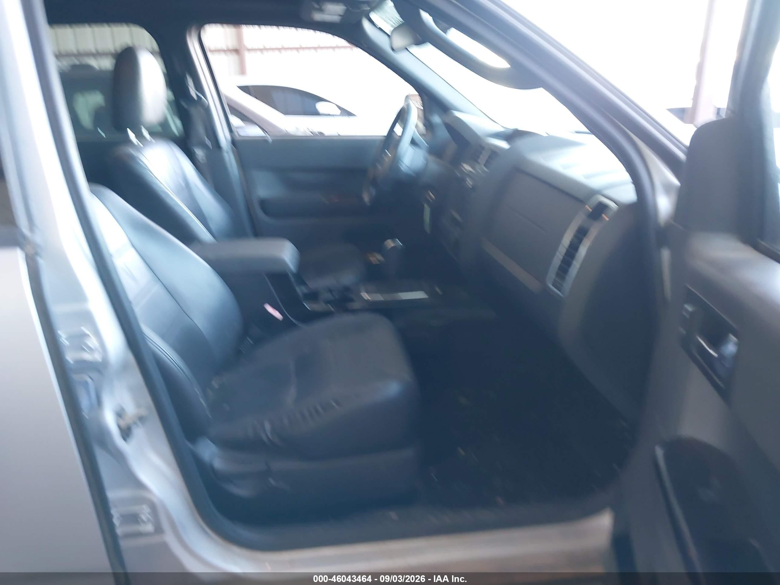 2011 Ford Escape Limited Серебряный vin: 1FMCU0E77BKB12773