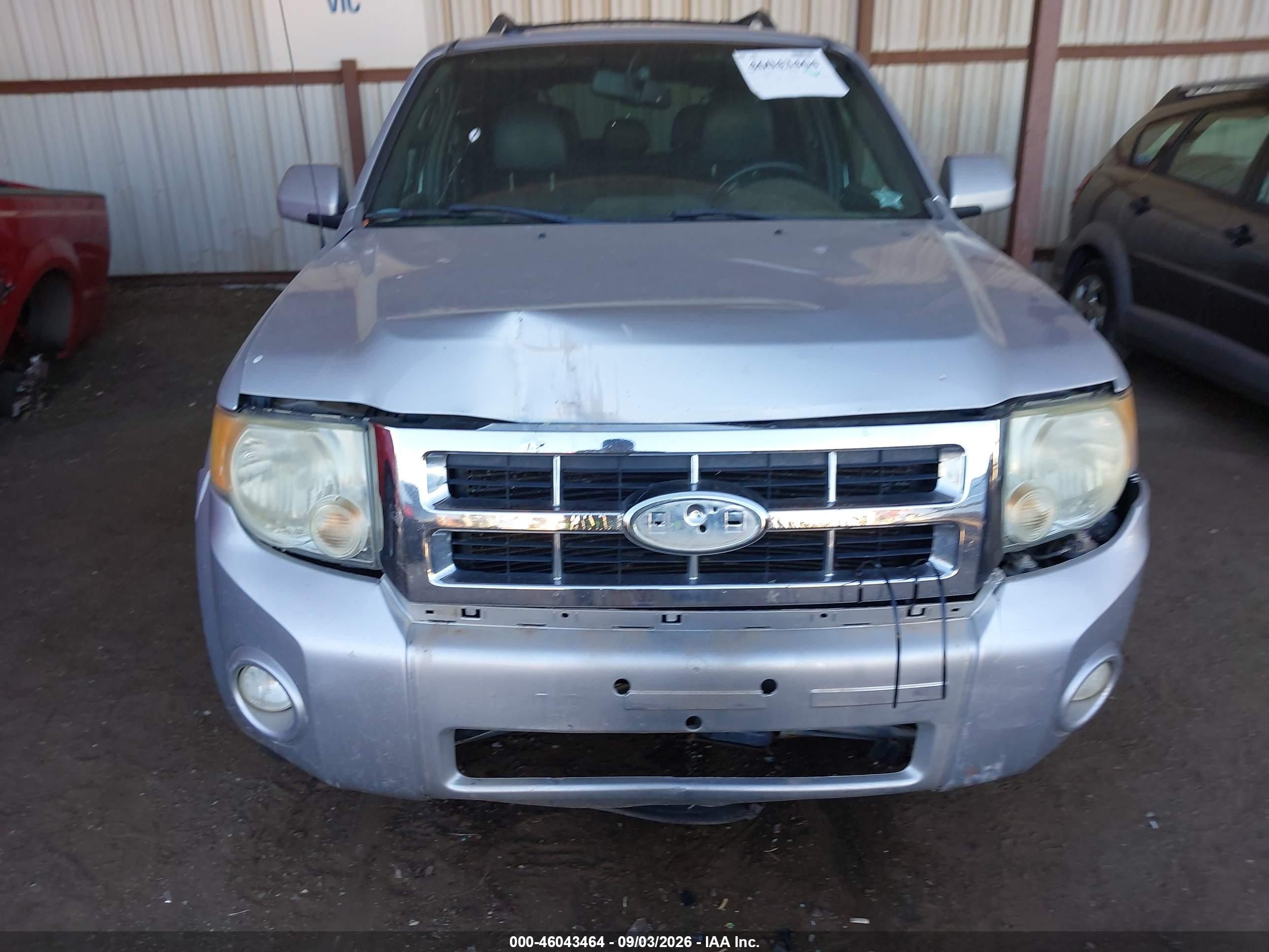 2011 Ford Escape Limited Серебряный vin: 1FMCU0E77BKB12773