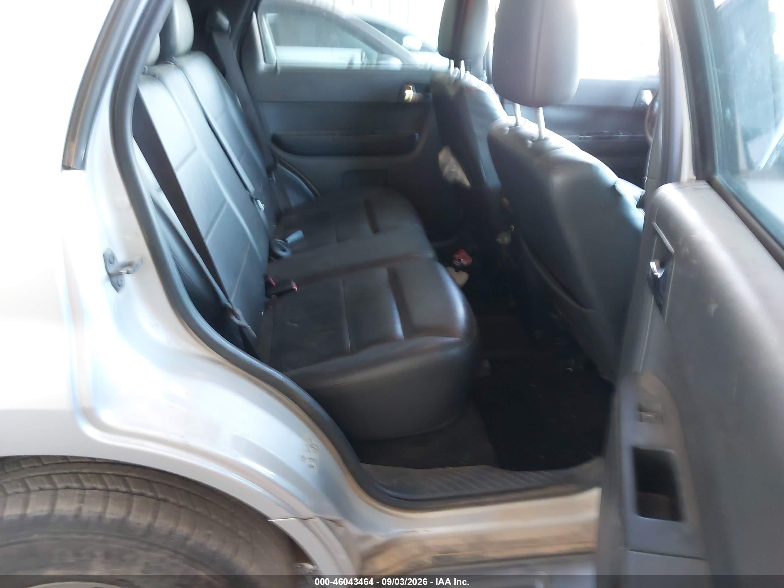 2011 Ford Escape Limited Серебряный vin: 1FMCU0E77BKB12773
