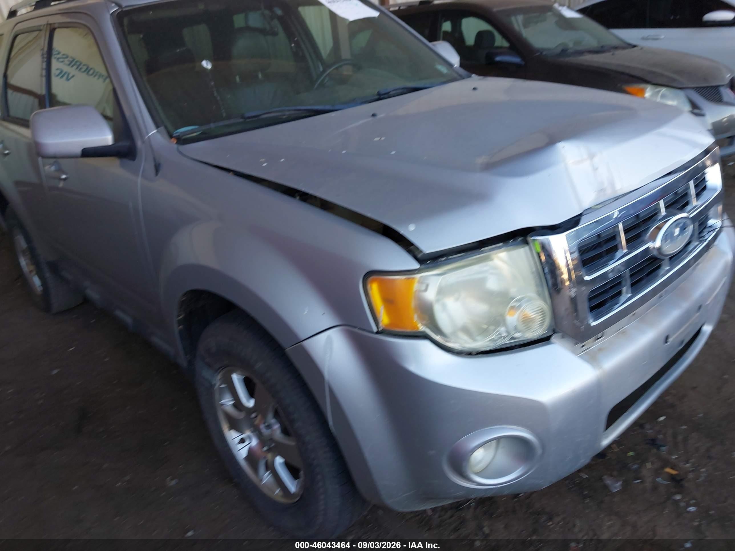 2011 Ford Escape Limited Серебряный vin: 1FMCU0E77BKB12773