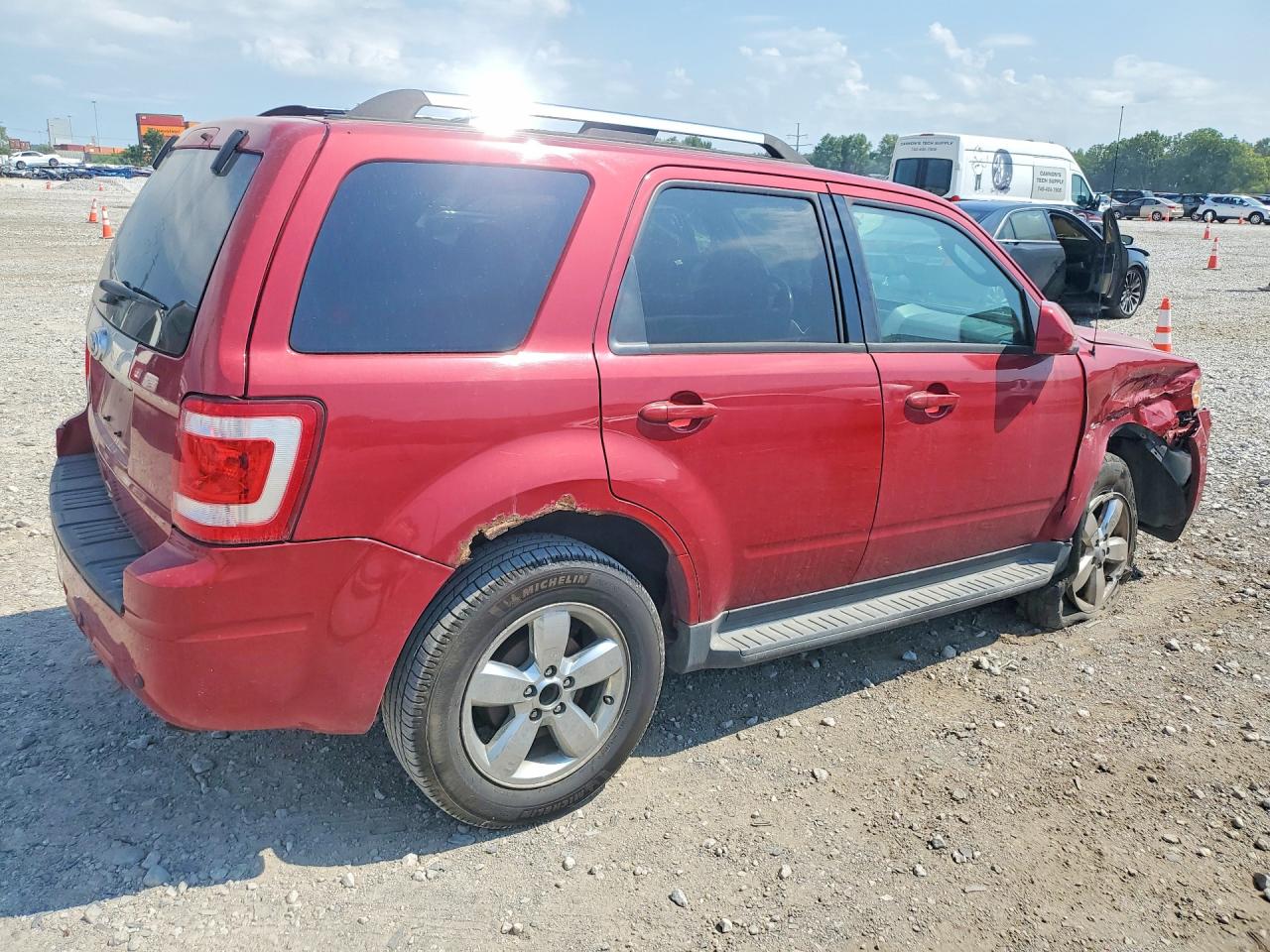 2011 Ford Escape Limited Red vin: 1FMCU0E77BKB32974