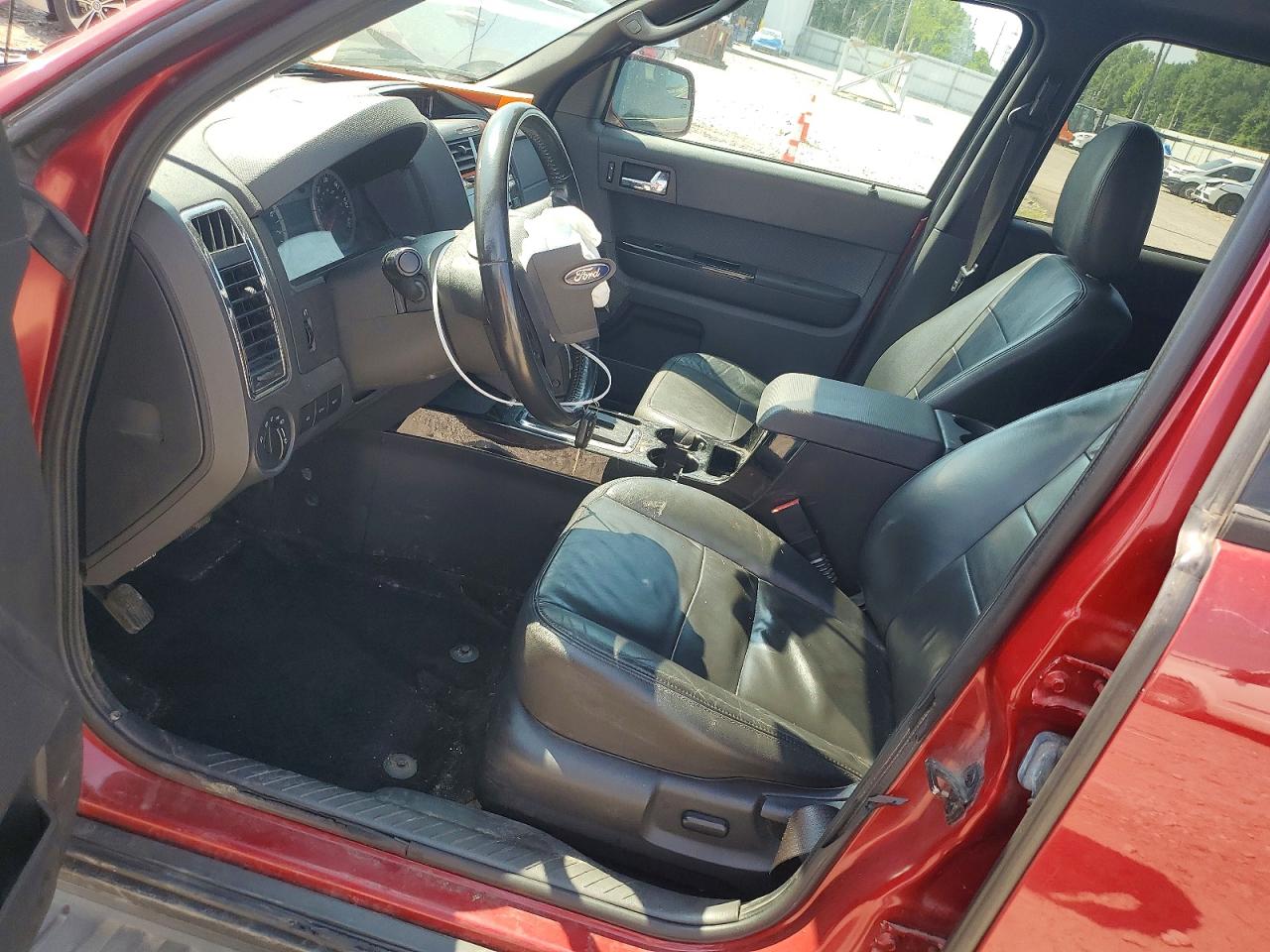 2011 Ford Escape Limited Red vin: 1FMCU0E77BKB32974