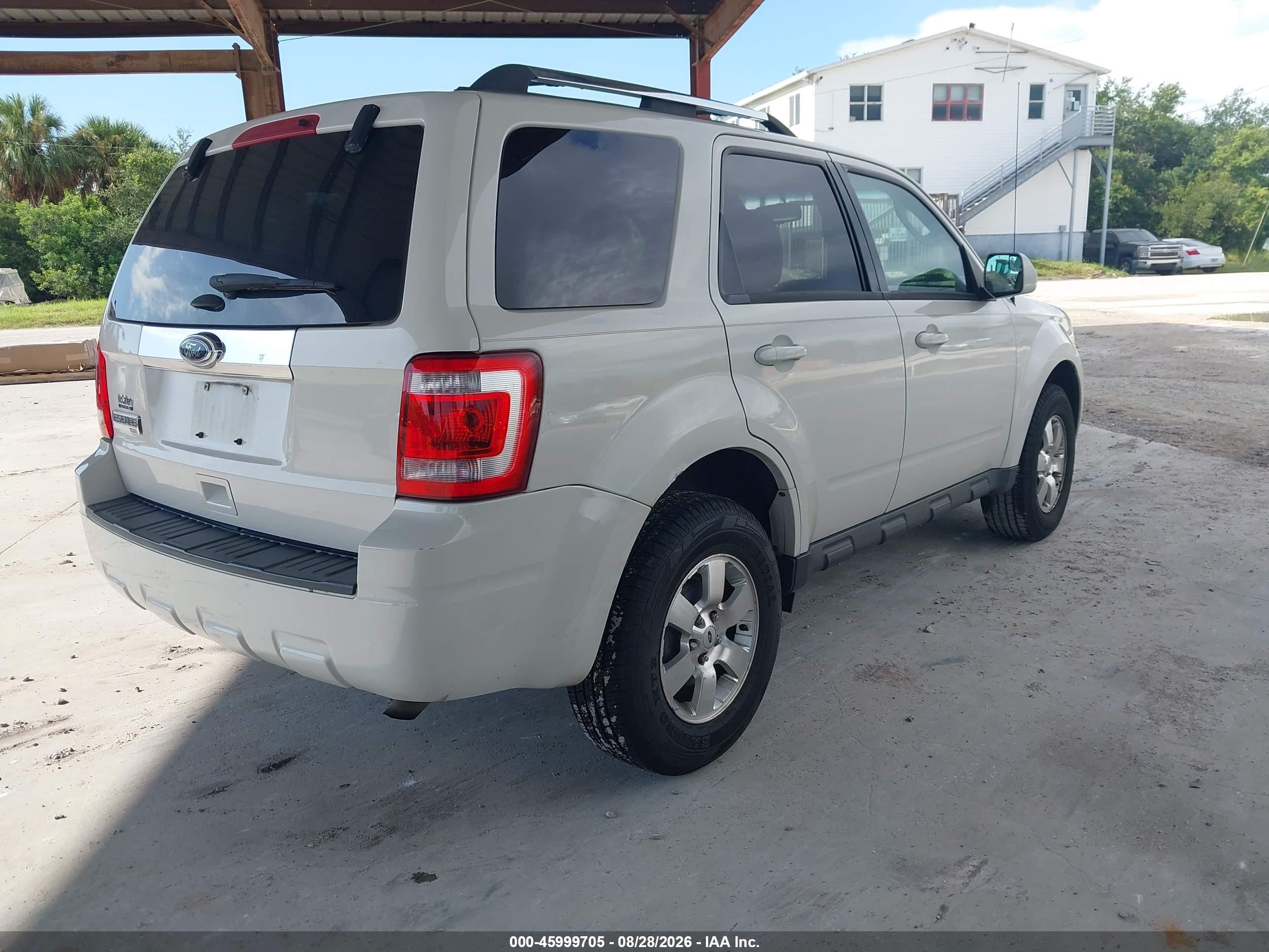 2012 Ford Escape Limited White vin: 1FMCU0E79CKB00545