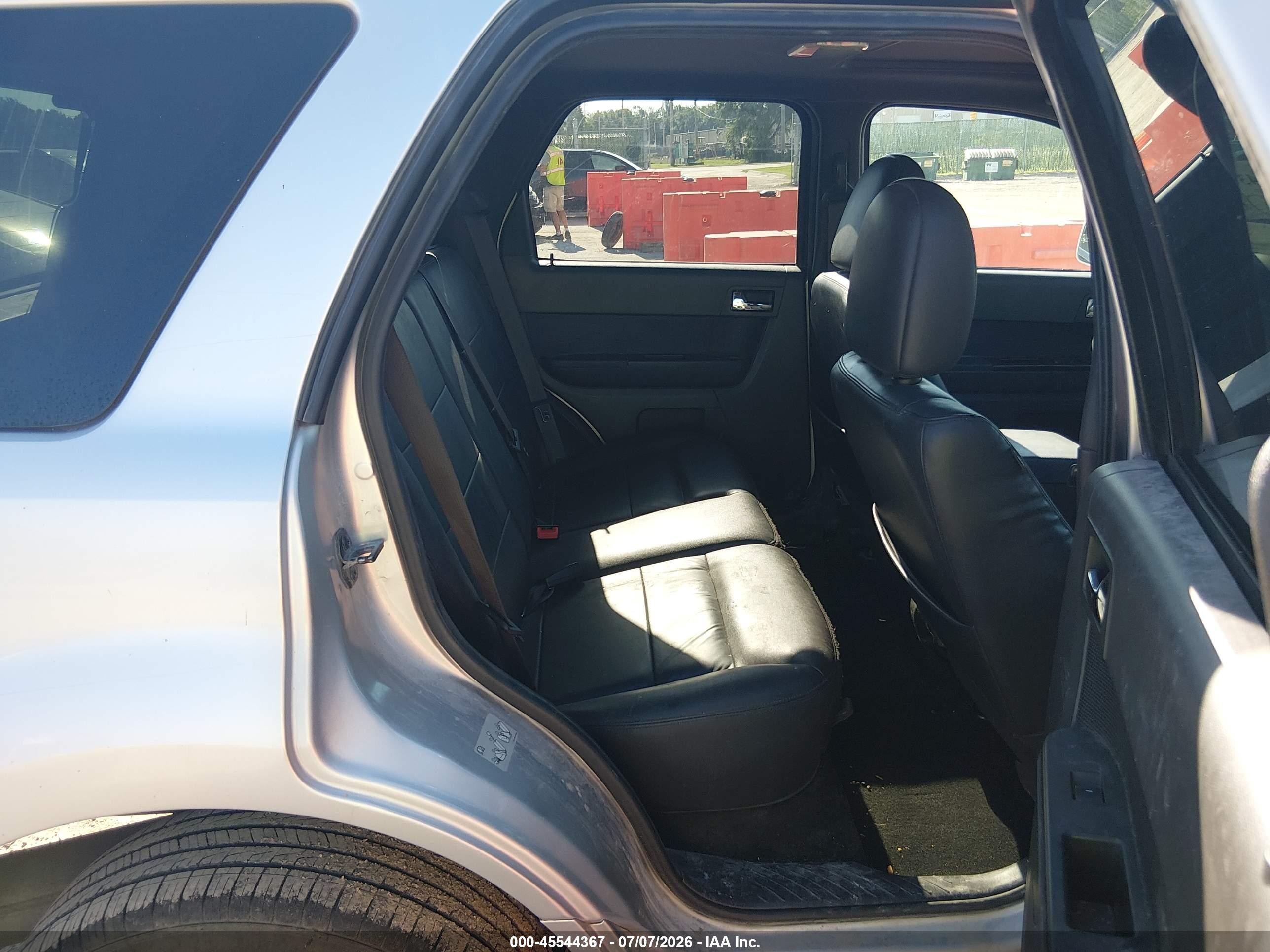 2011 Ford Escape Limited Серебряный vin: 1FMCU0EG1BKA56149