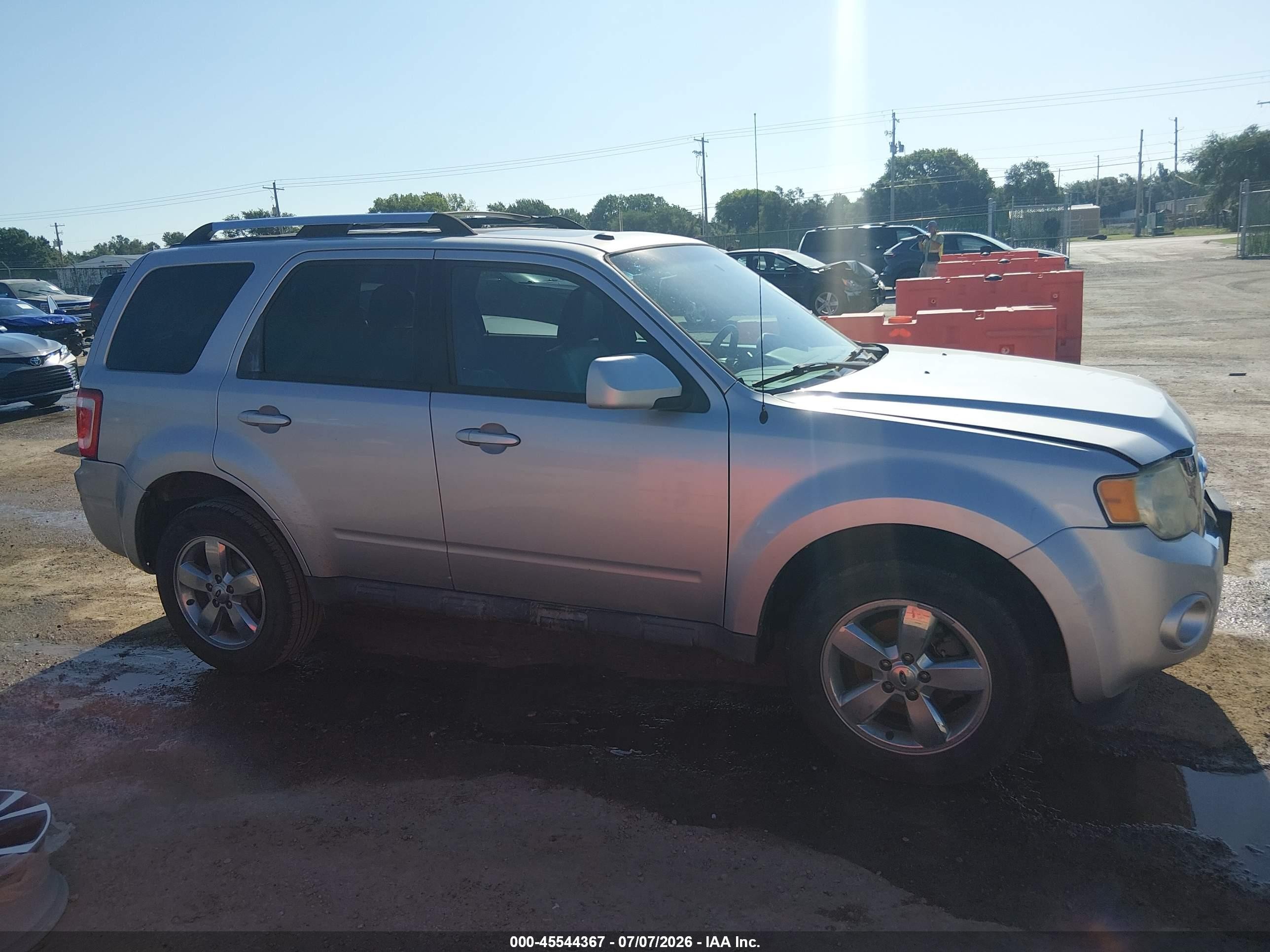 2011 Ford Escape Limited Серебряный vin: 1FMCU0EG1BKA56149