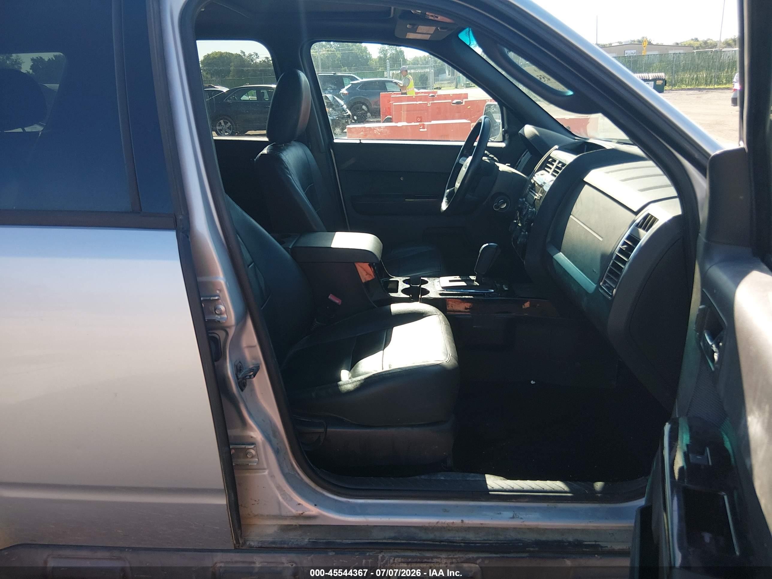 2011 Ford Escape Limited Серебряный vin: 1FMCU0EG1BKA56149