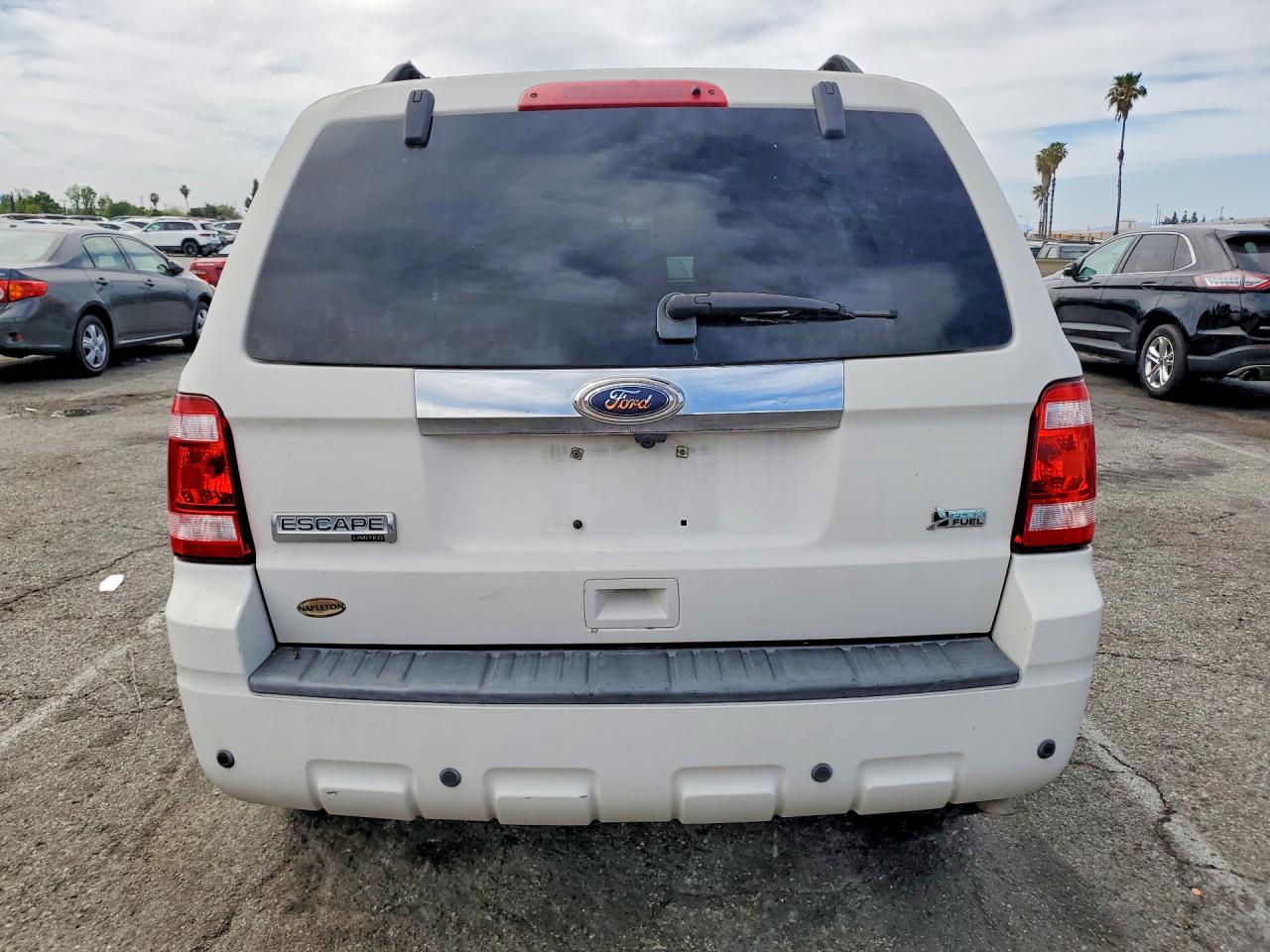 2010 Ford Escape Limited White vin: 1FMCU0EG2AKD10014