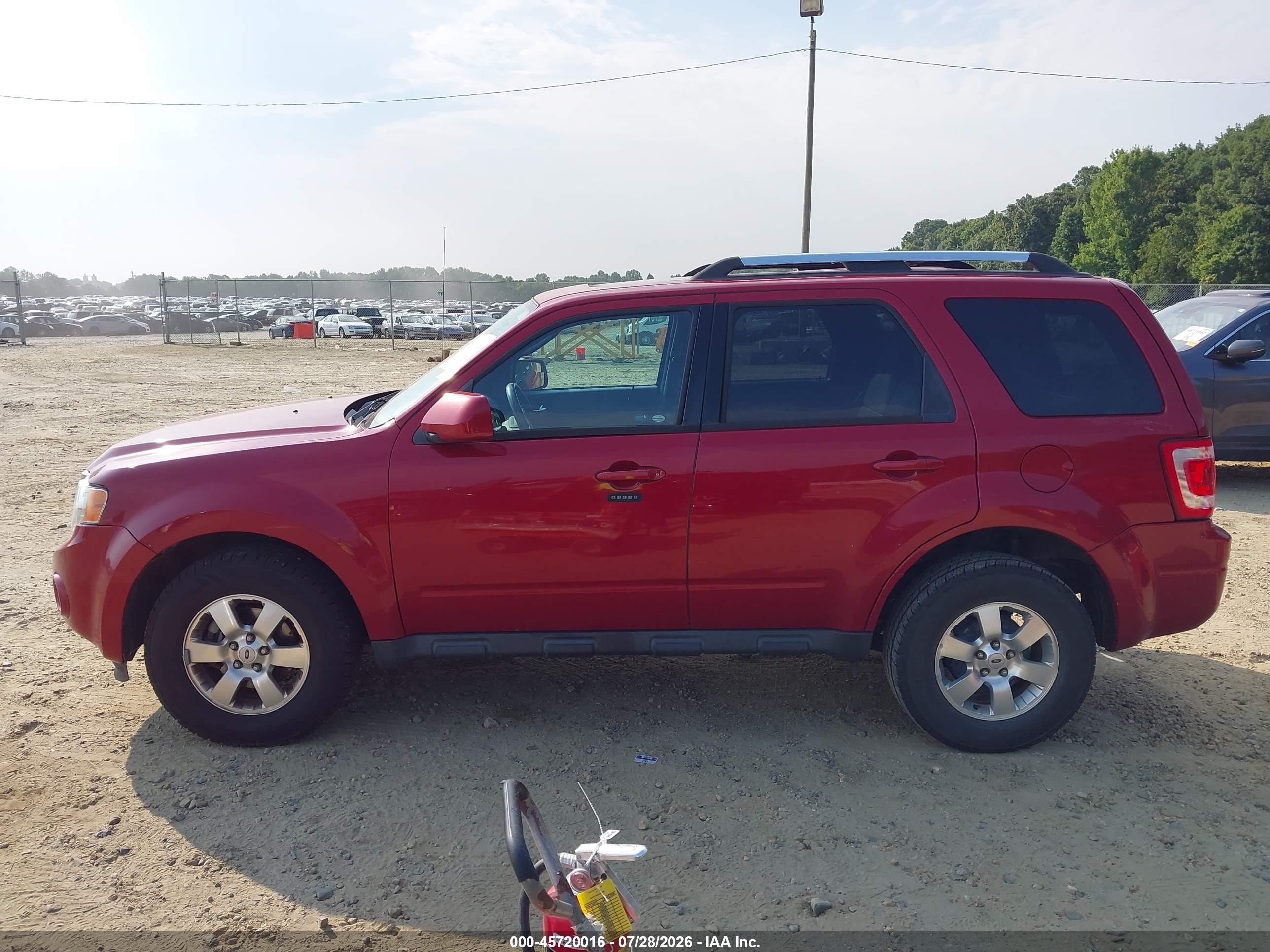 2011 Ford Escape Limited Red vin: 1FMCU0EG2BKB84920
