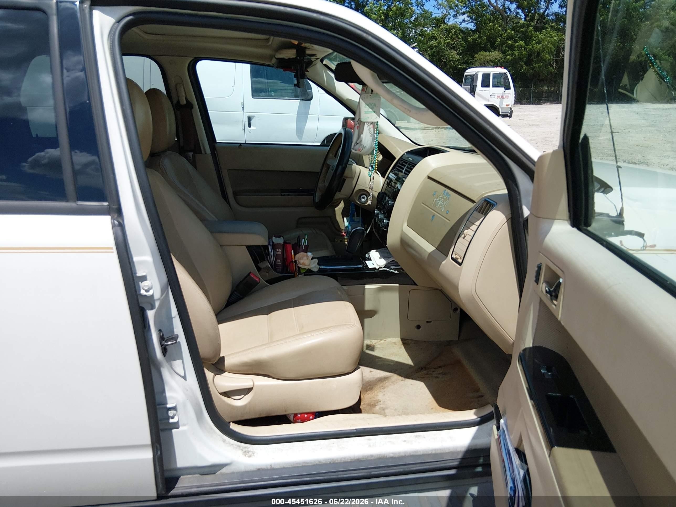 2011 Ford Escape Limited White vin: 1FMCU0EG3BKC47751