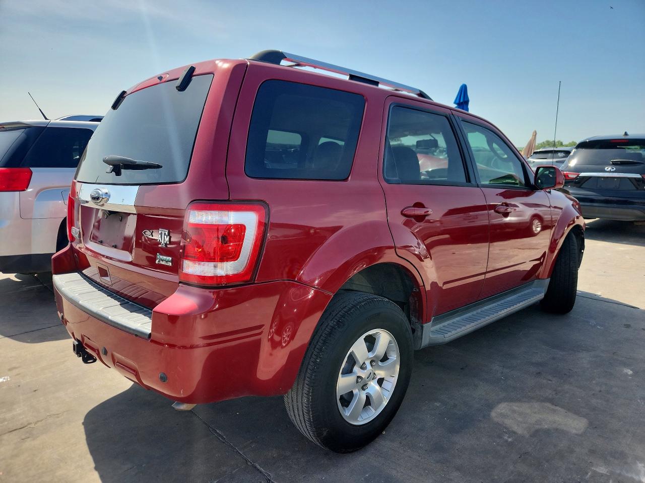2011 Ford Escape Limited Red vin: 1FMCU0EG6BKA55417