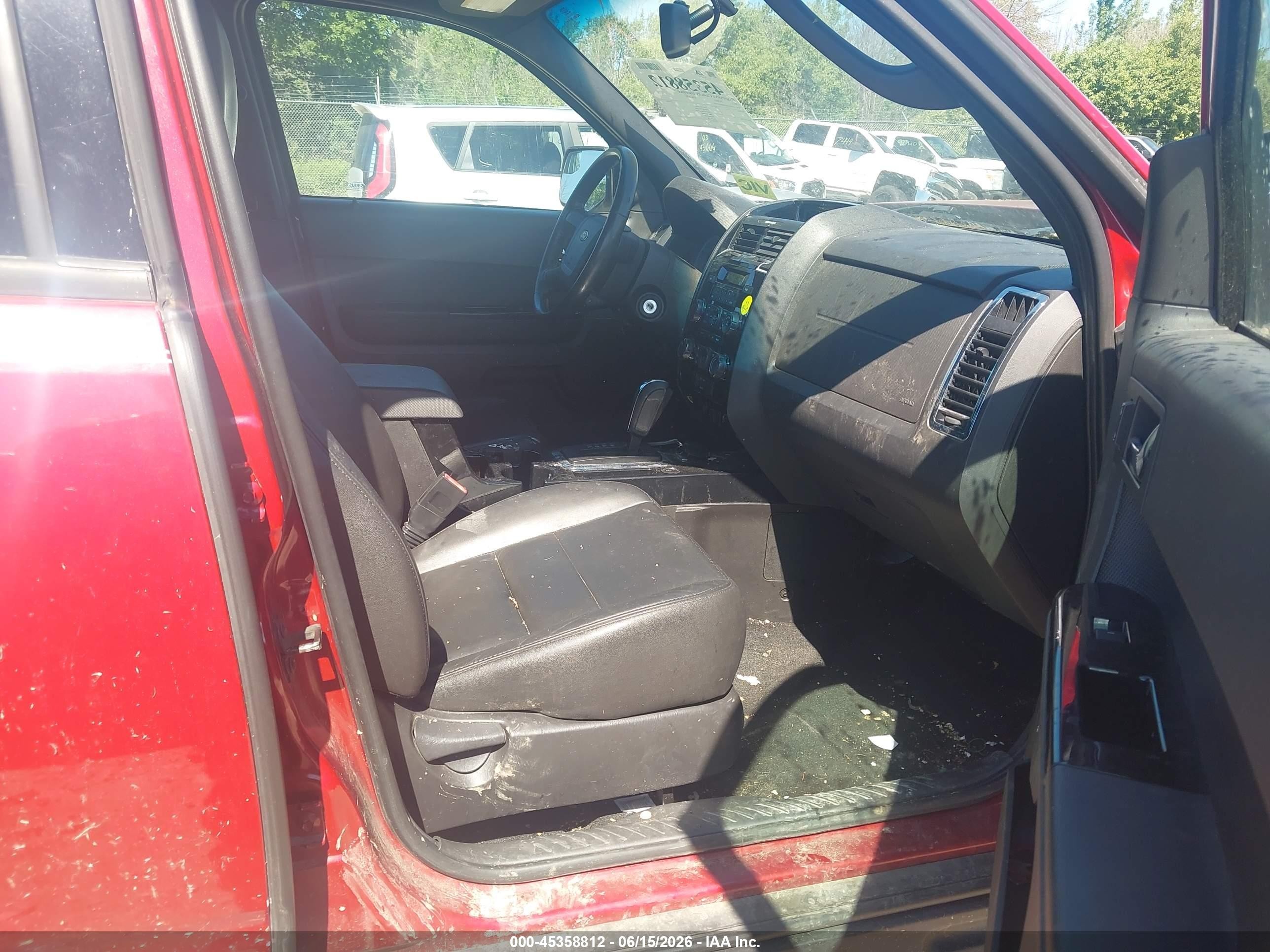 2011 Ford Escape Limited Red vin: 1FMCU0EG8BKB73680