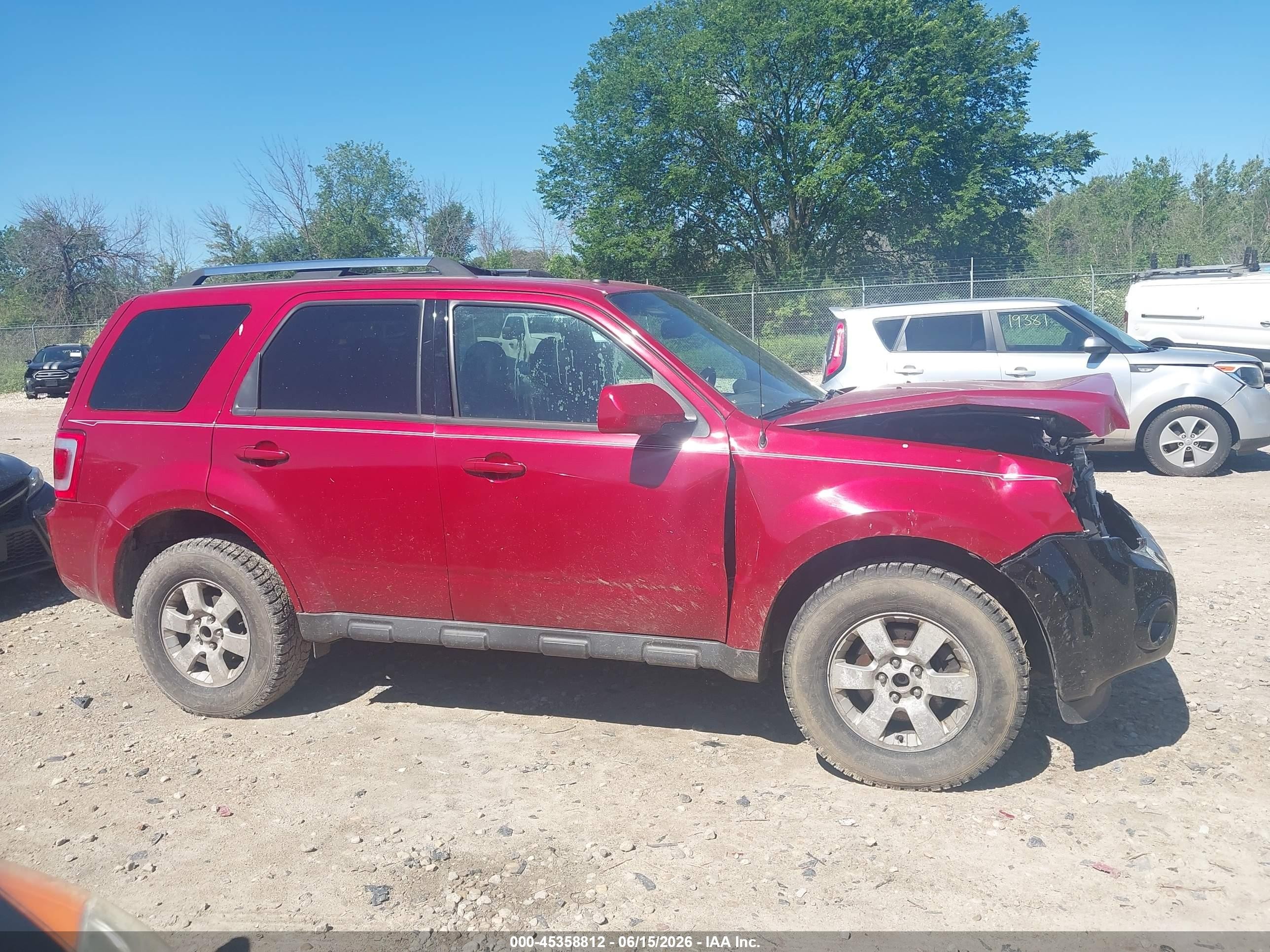 2011 Ford Escape Limited Red vin: 1FMCU0EG8BKB73680