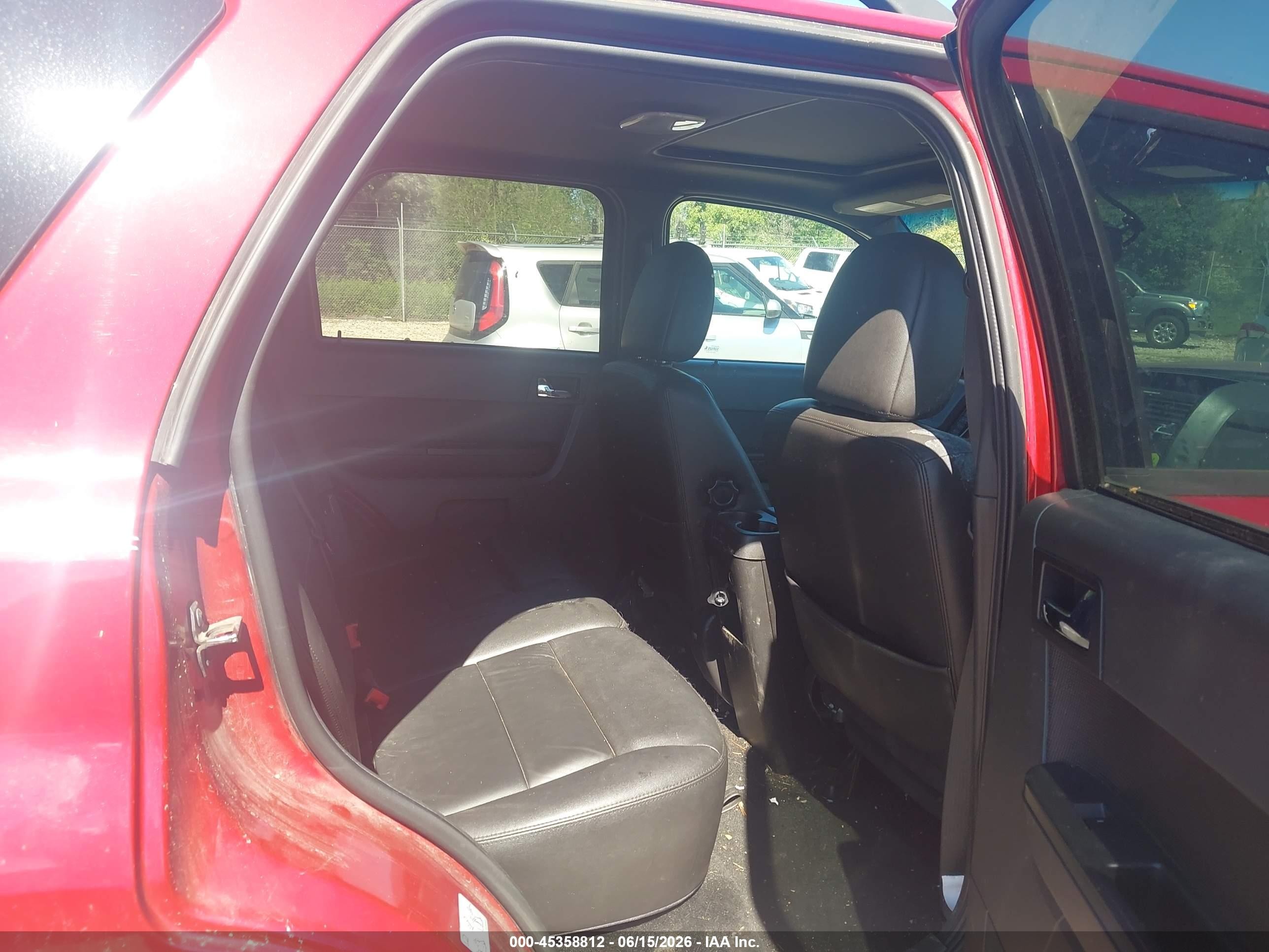 2011 Ford Escape Limited Red vin: 1FMCU0EG8BKB73680