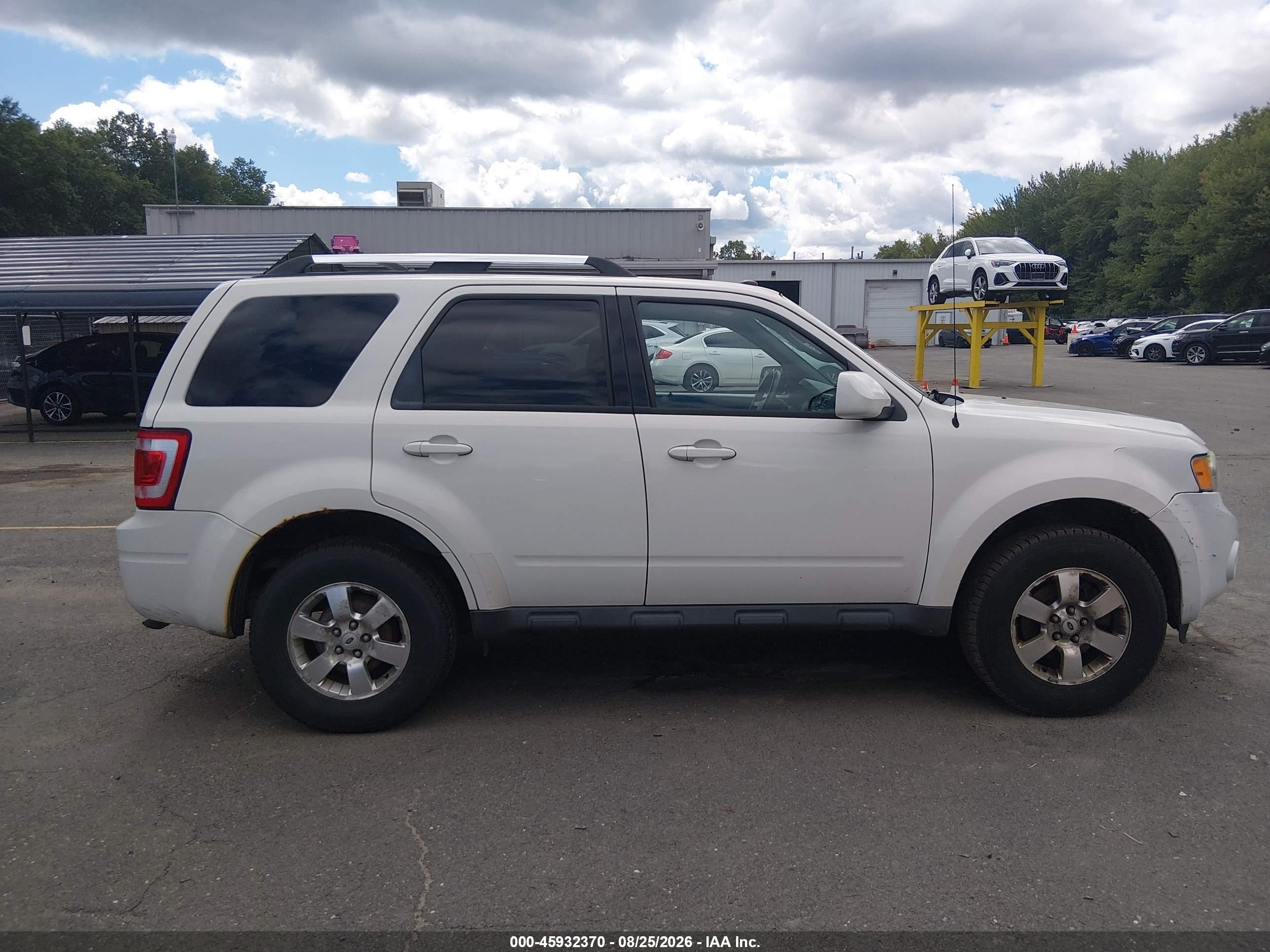 2011 Ford Escape Limited White vin: 1FMCU0EG8BKB94321