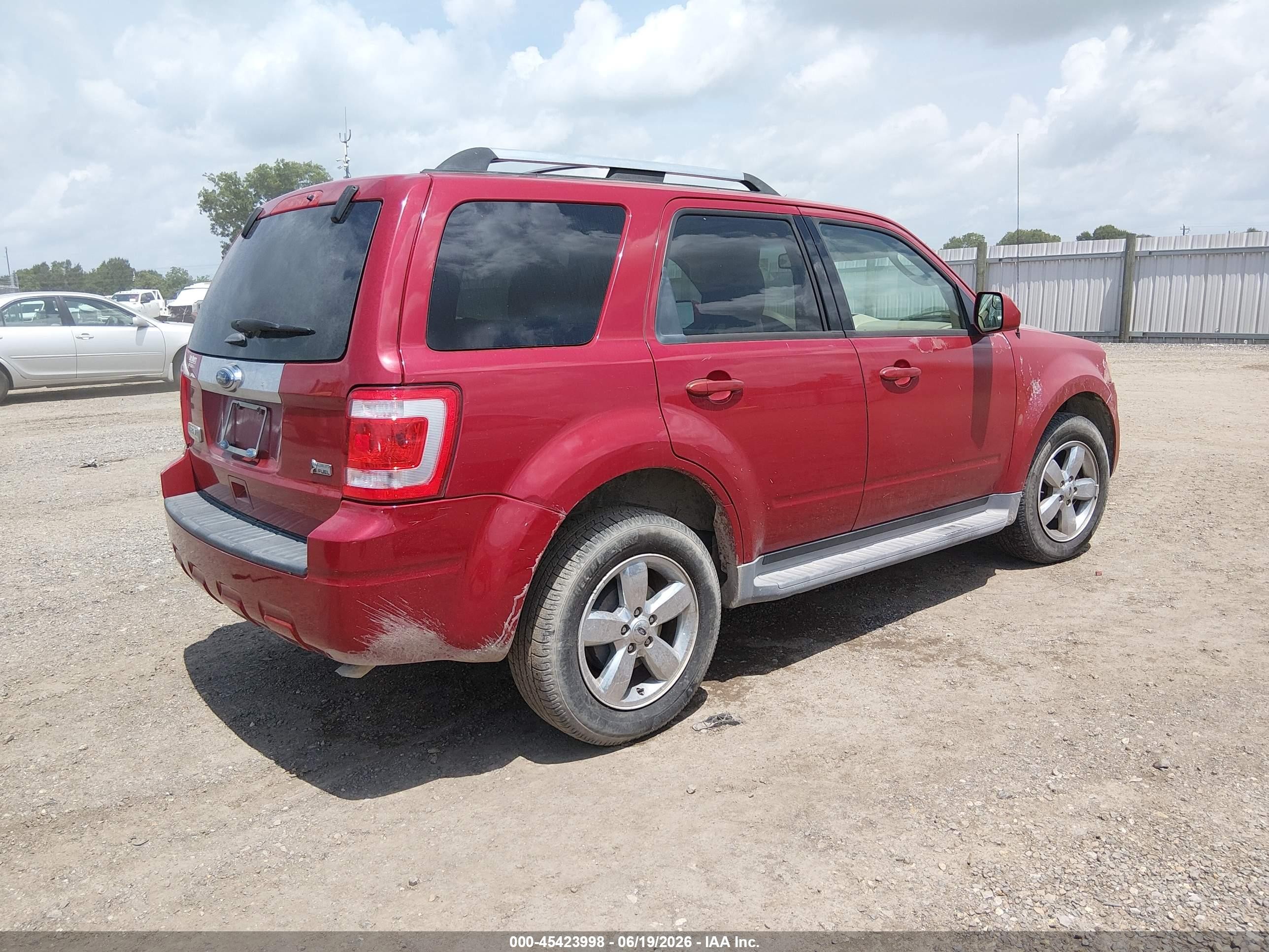 2011 Ford Escape Limited Red vin: 1FMCU0EGXBKB72305