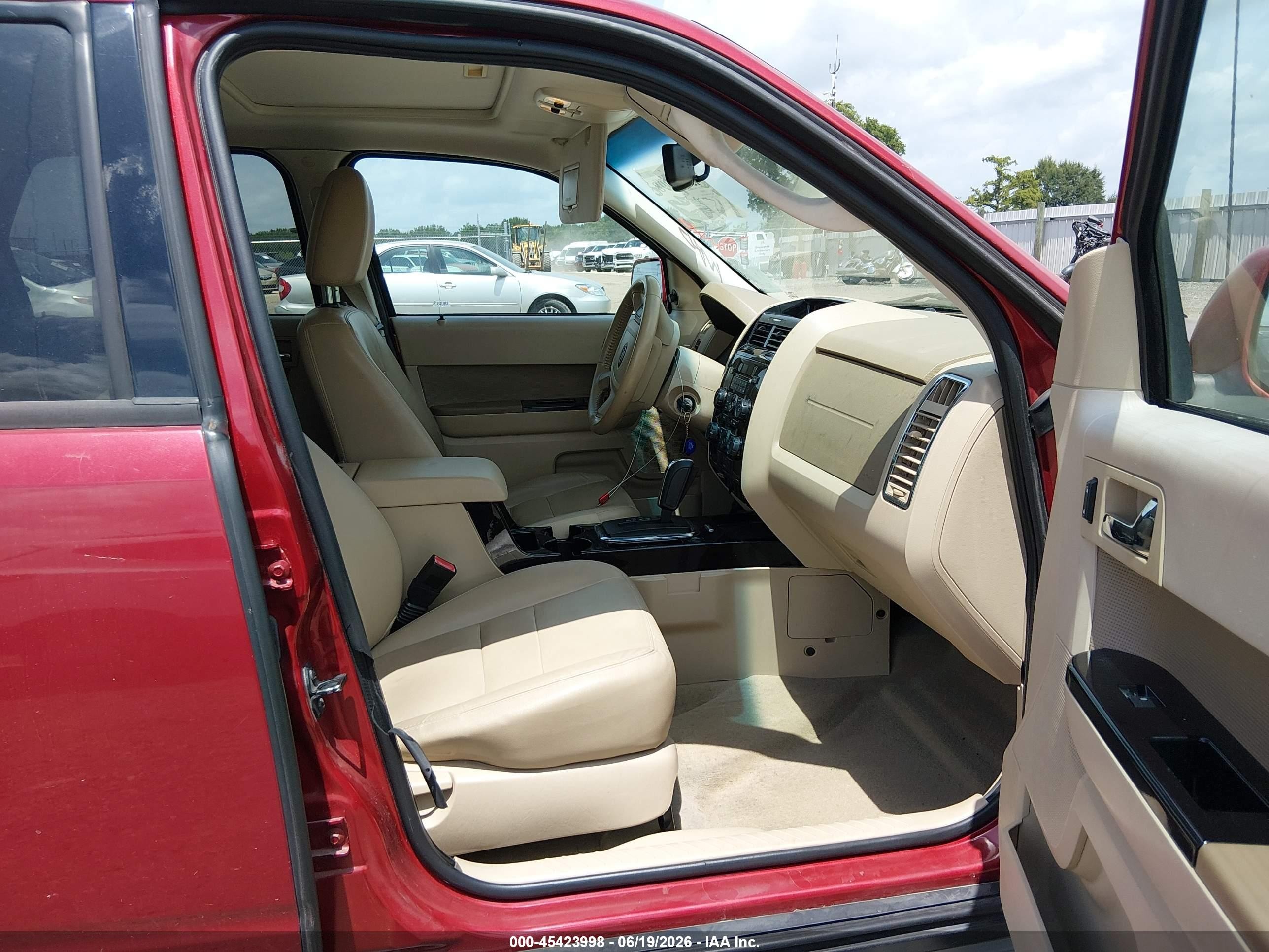 2011 Ford Escape Limited Red vin: 1FMCU0EGXBKB72305