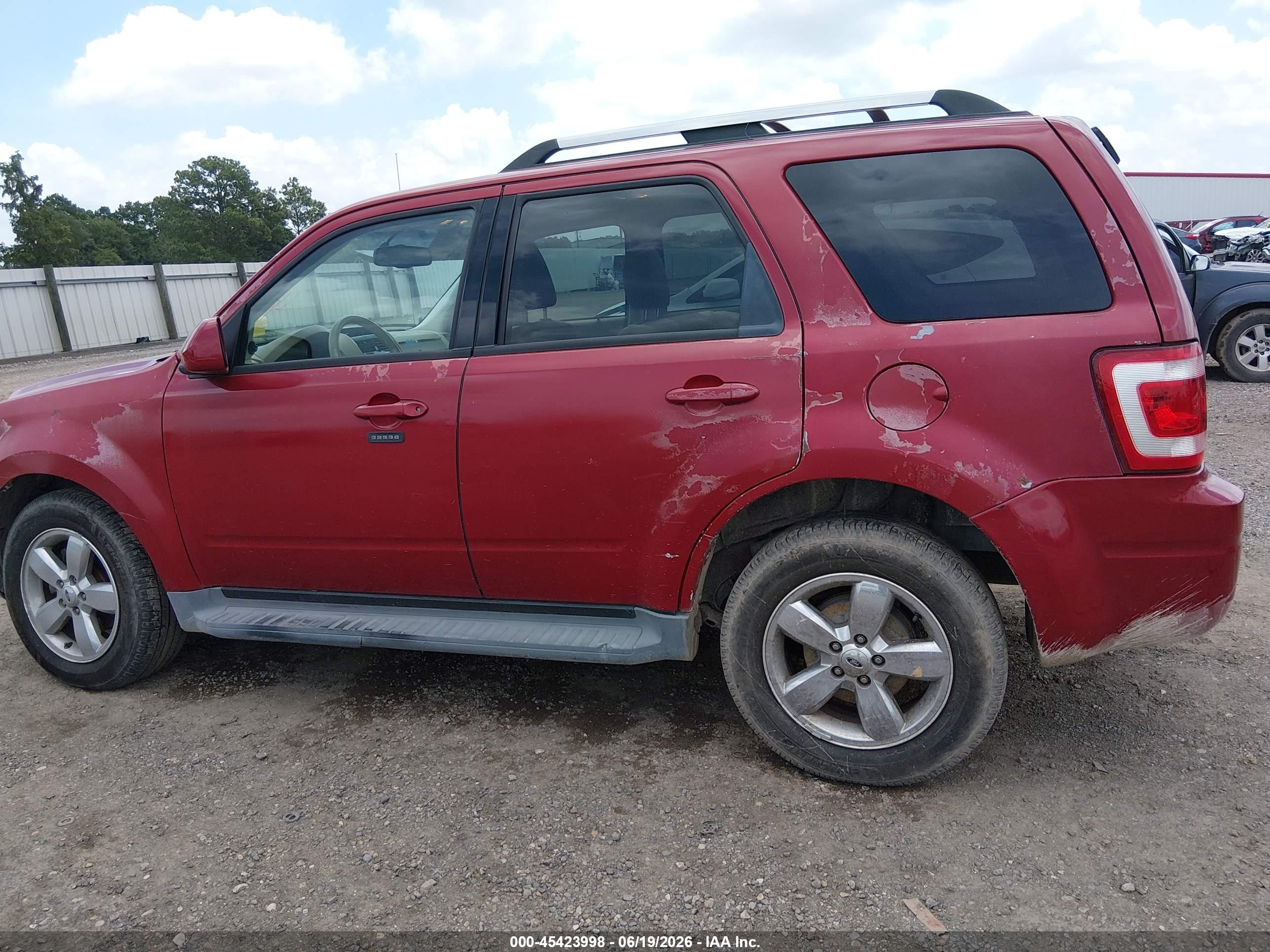 2011 Ford Escape Limited Red vin: 1FMCU0EGXBKB72305