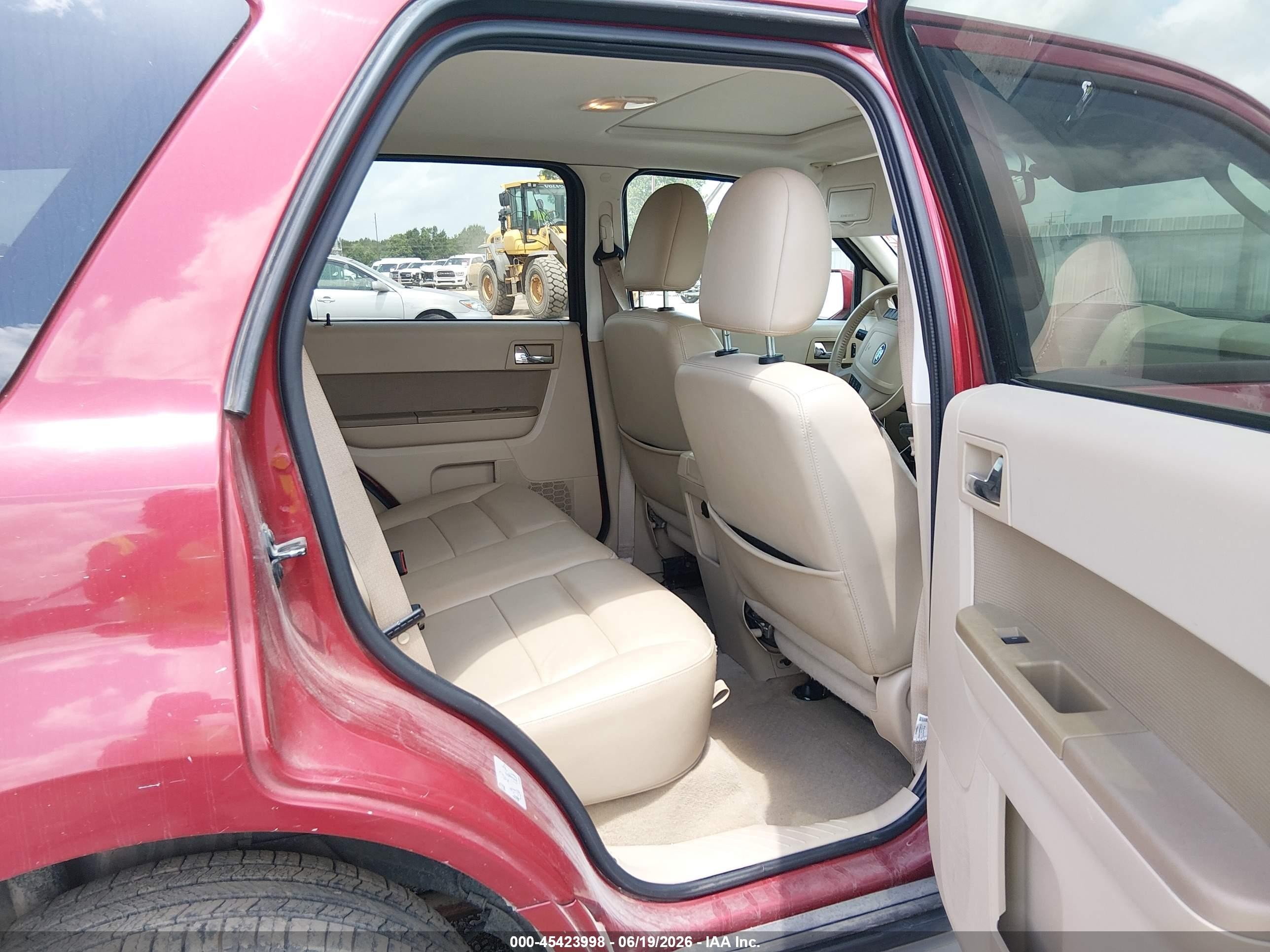 2011 Ford Escape Limited Red vin: 1FMCU0EGXBKB72305