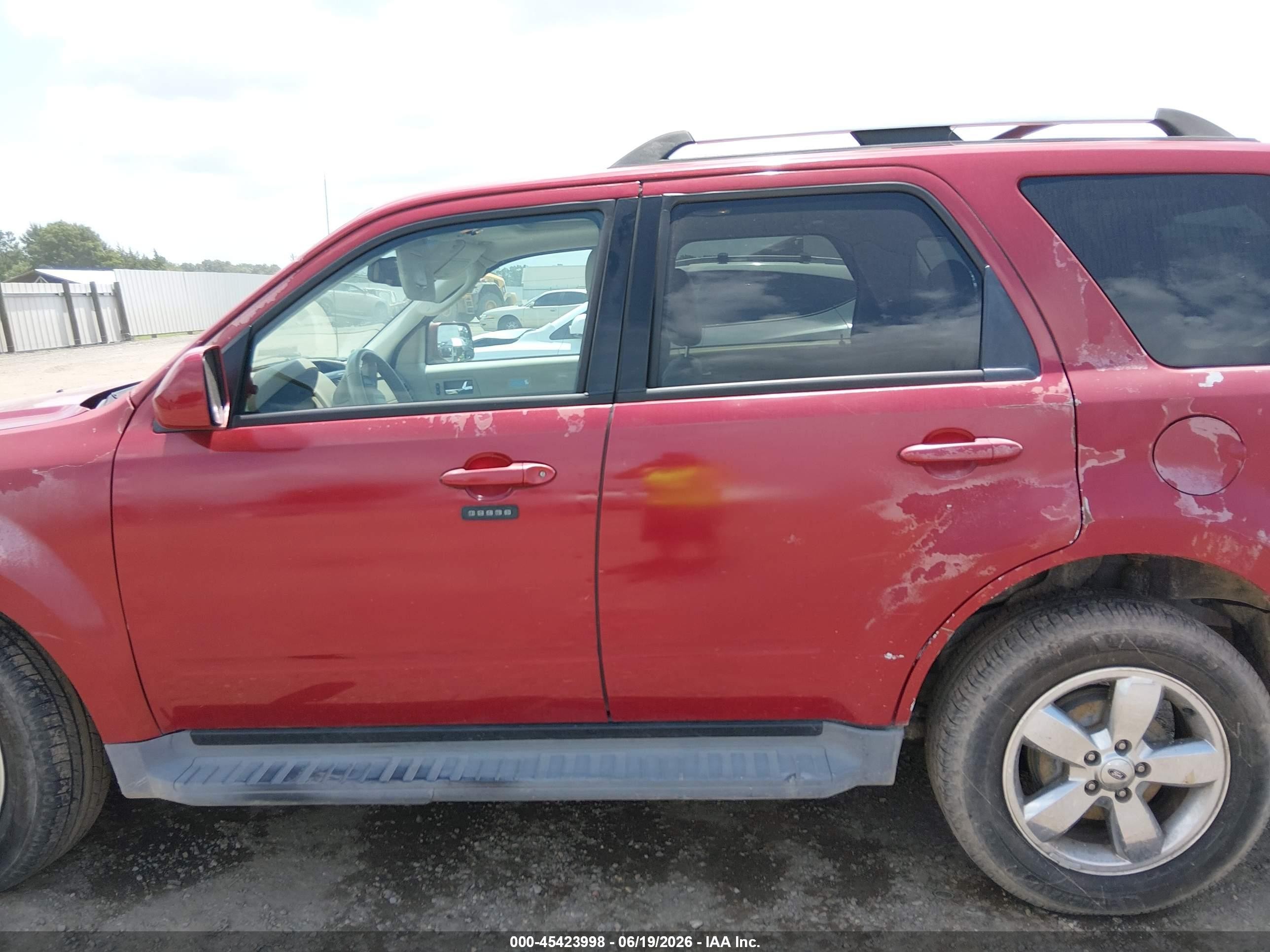 2011 Ford Escape Limited Red vin: 1FMCU0EGXBKB72305