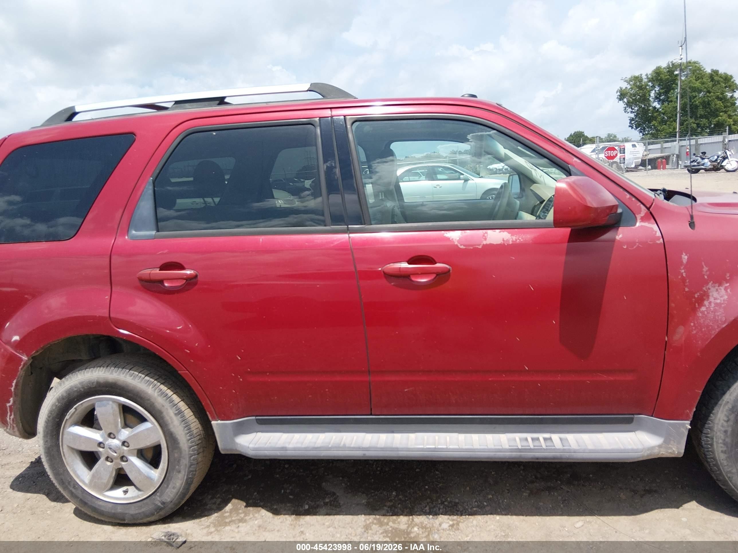 2011 Ford Escape Limited Red vin: 1FMCU0EGXBKB72305