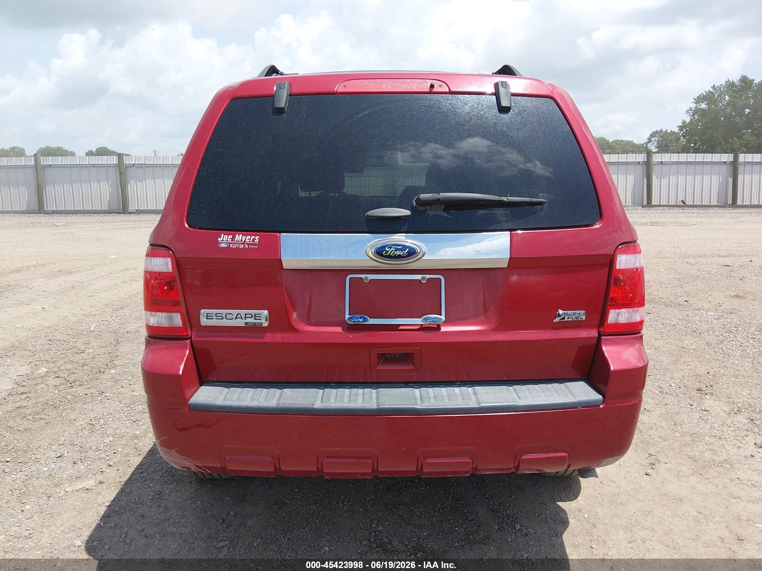 2011 Ford Escape Limited Red vin: 1FMCU0EGXBKB72305