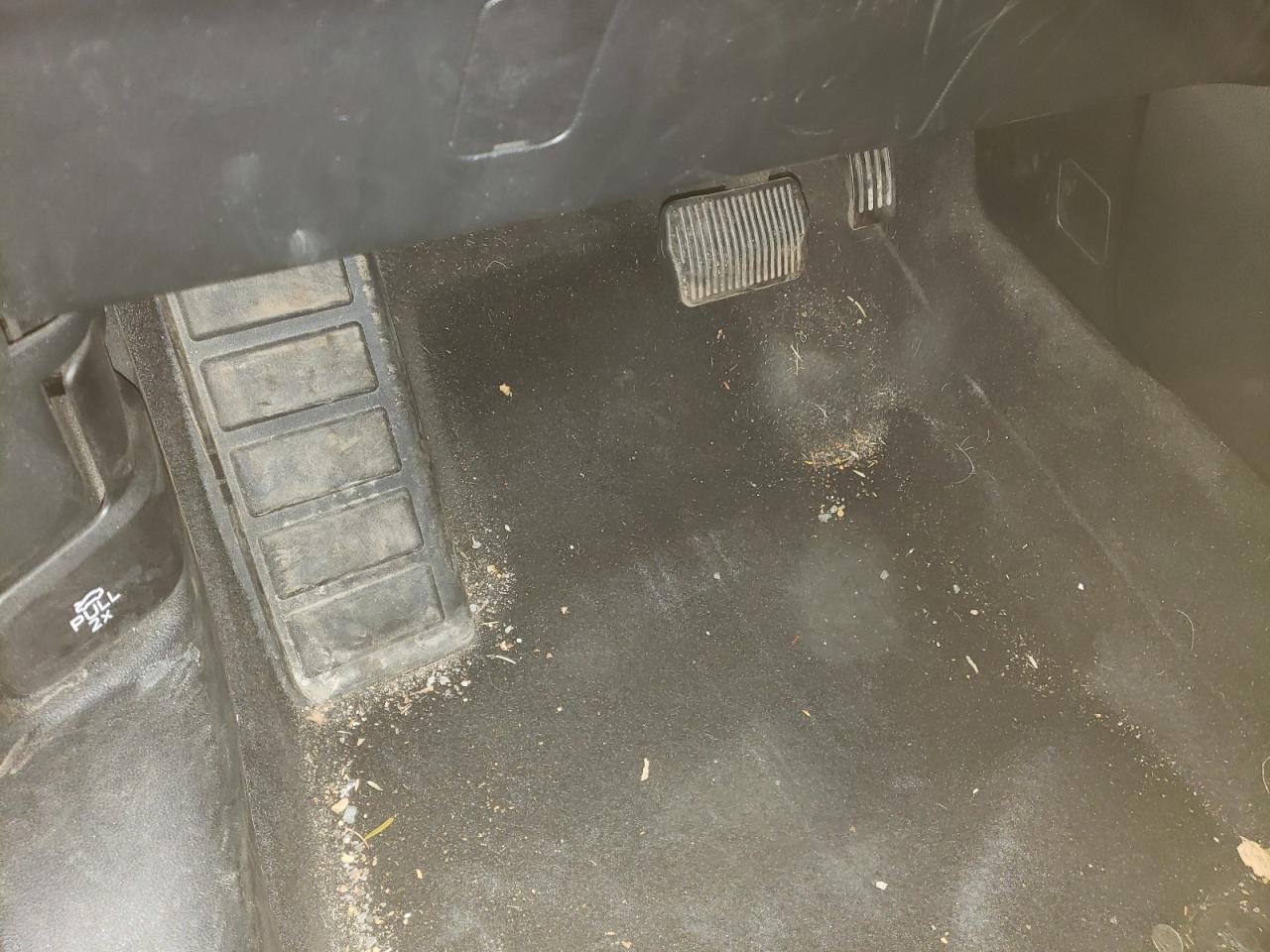2022 Ford Escape Se Черный vin: 1FMCU0EZ9NUA83755 Damage: Left Front Carpet, Stained, Permanent