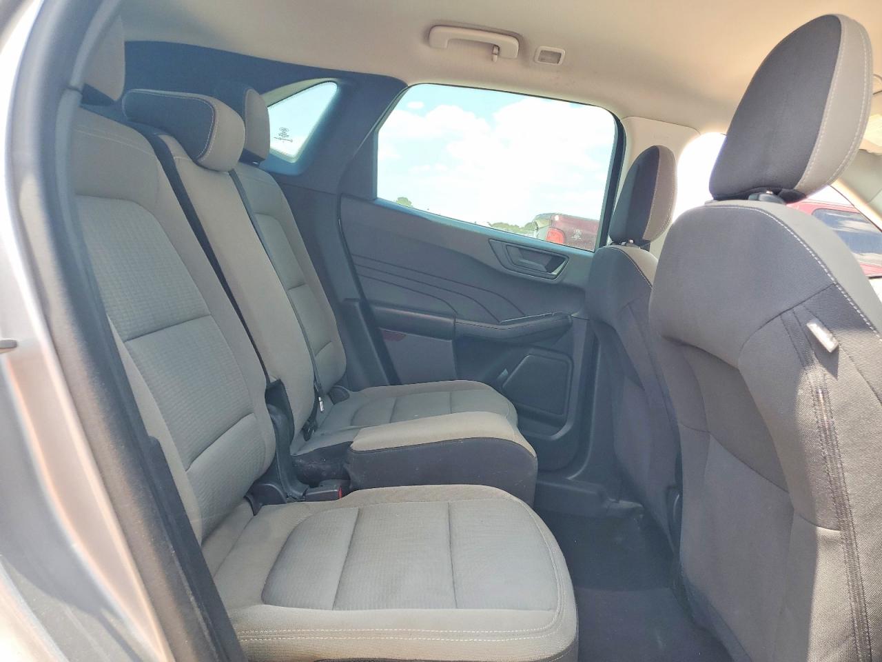 2022 Ford Escape S Серебряный vin: 1FMCU0F62NUA12708